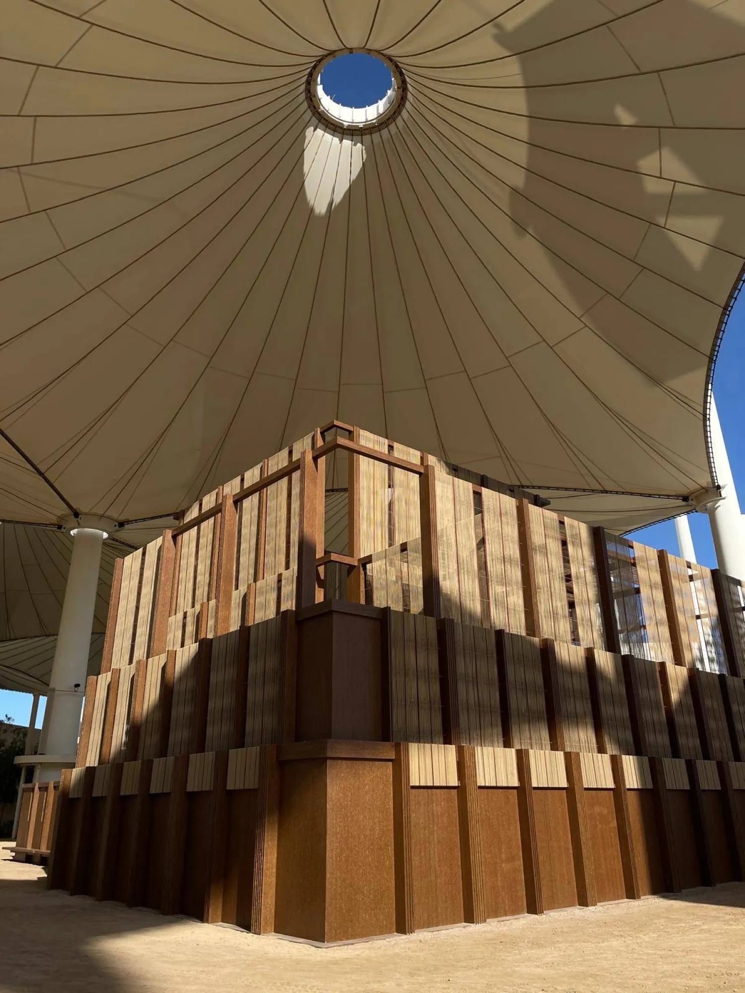 العمل الفائز بجائزة المصلى (الشرق الأوسط)