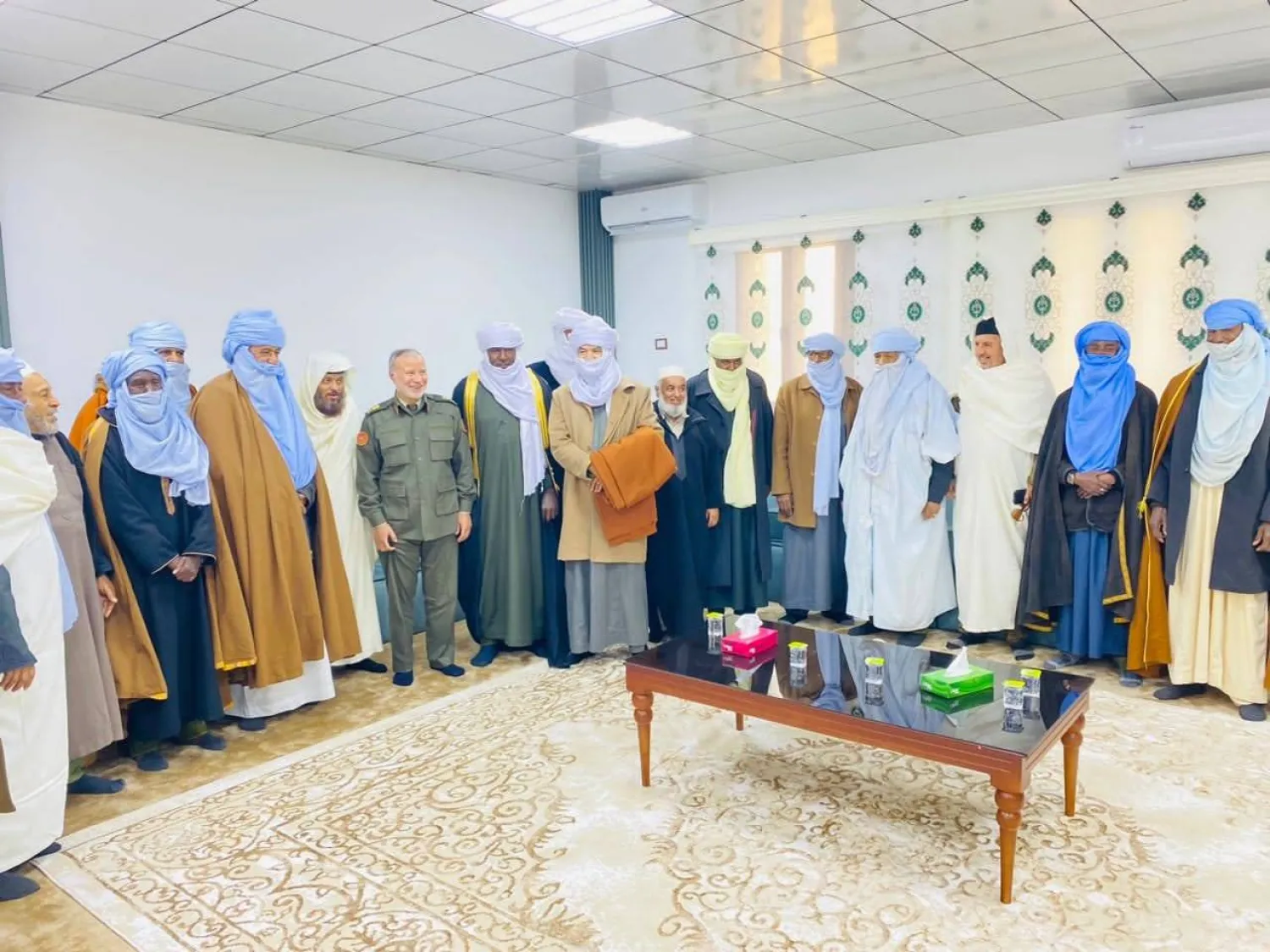 لقاء سابق في الزنتان بحضور أعضاء من المجلس الاجتماعي لقبائل طوارق ليبيا (الصفحة الرسمية للمجلس)