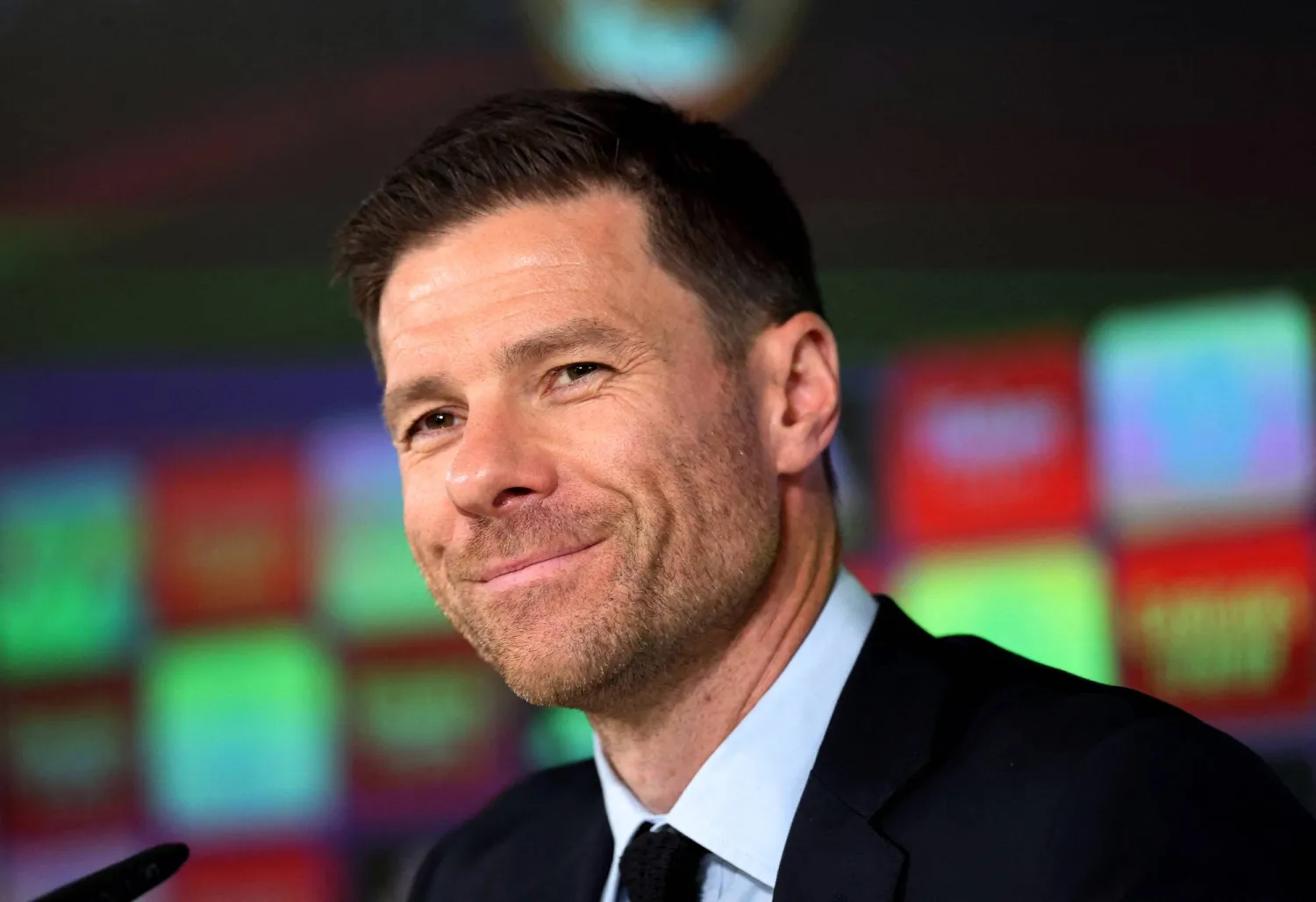 تشابي ألونسو عند تقديمه رسمياً مدرباً جديداً لريال مدريد (رويترز)