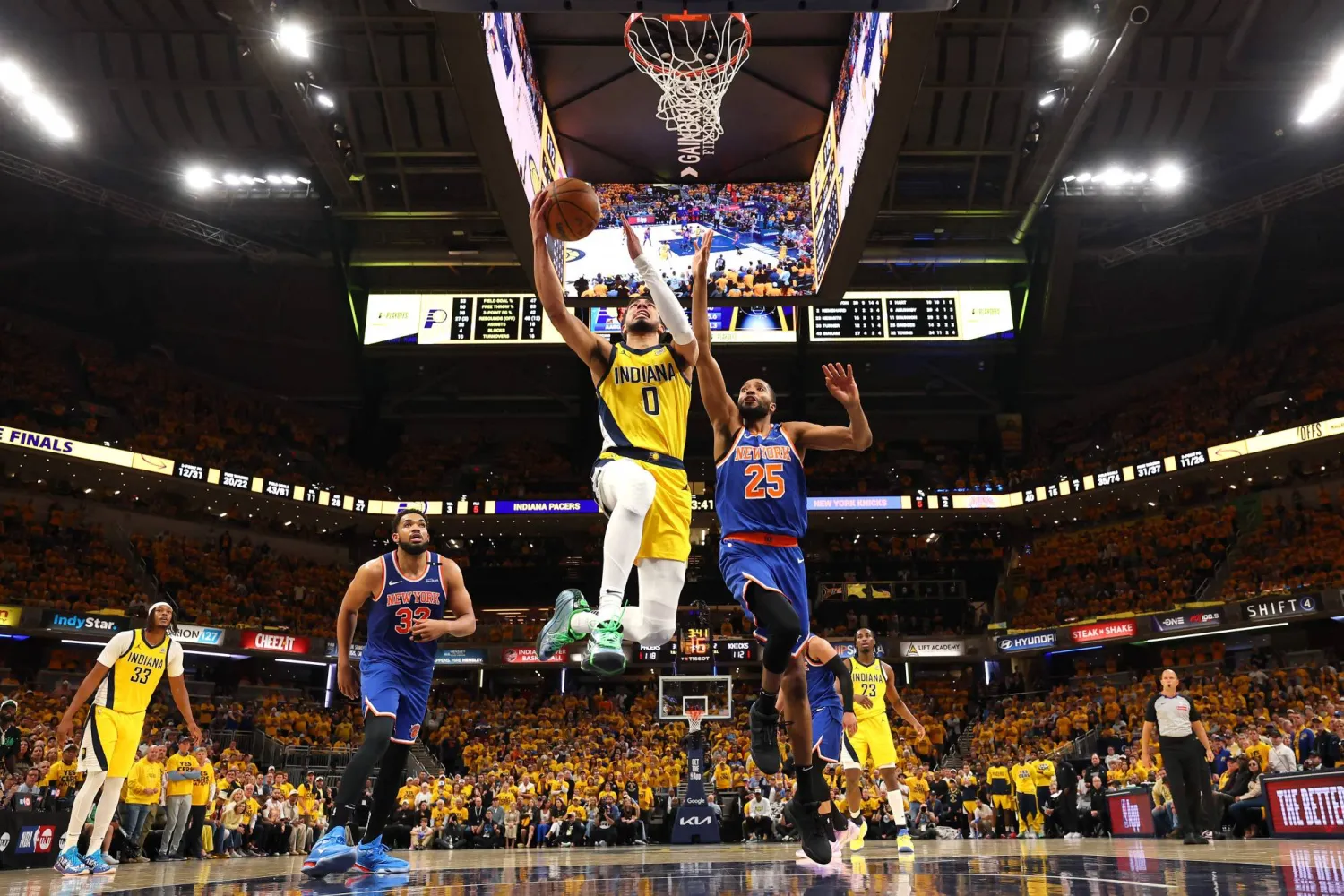 سجل هاليبرتون 32 نقطة وقدَّم 15 تمريرة حاسمة لزملائه (أ.ف.ب)