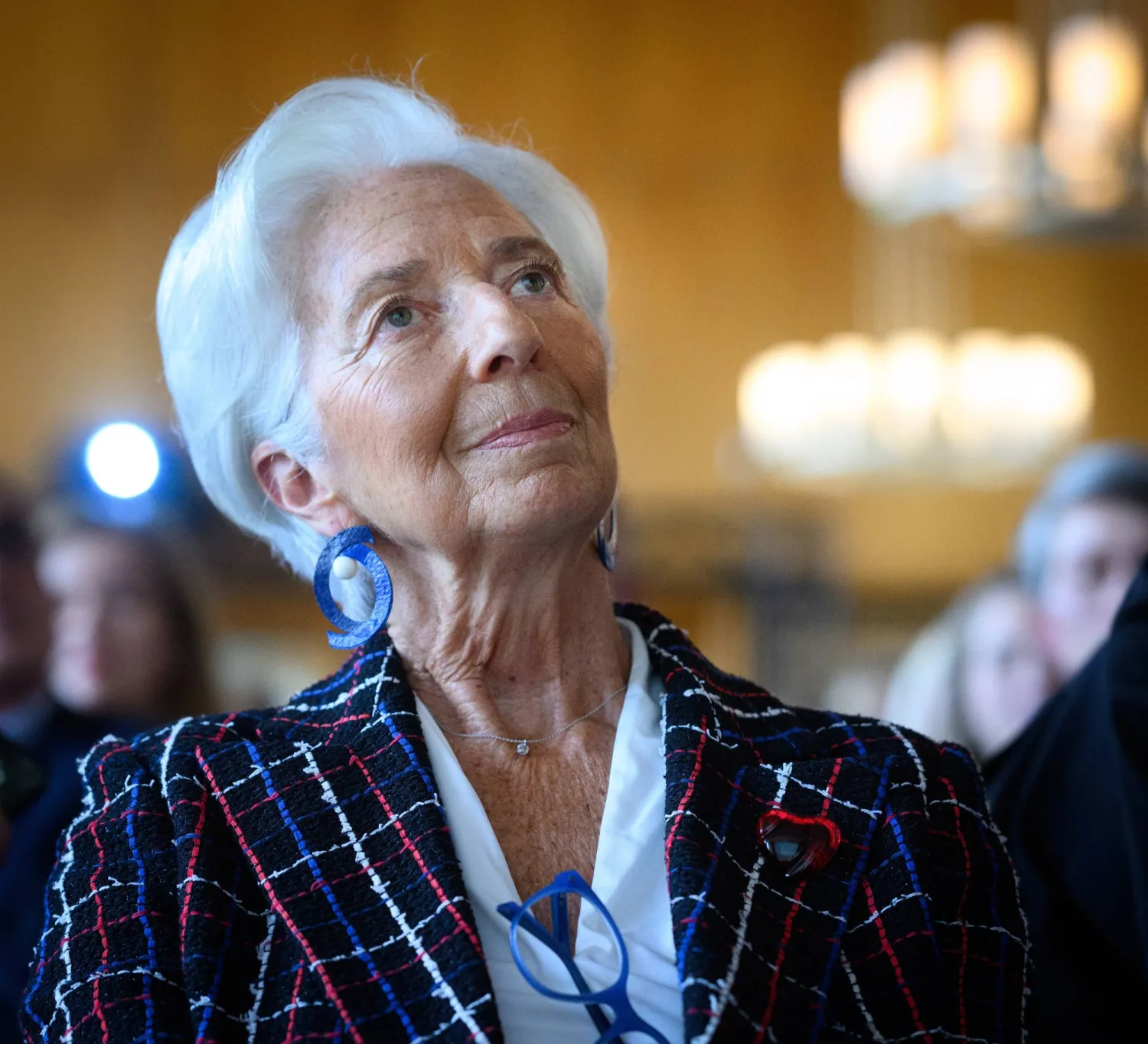 كريستين لاغارد في مدرسة هيرتي قبل إلقاء كلمتها الرئيسية حول دور أوروبا في عالم مجزأ 26 مايو 2025 (د.ب.أ)
