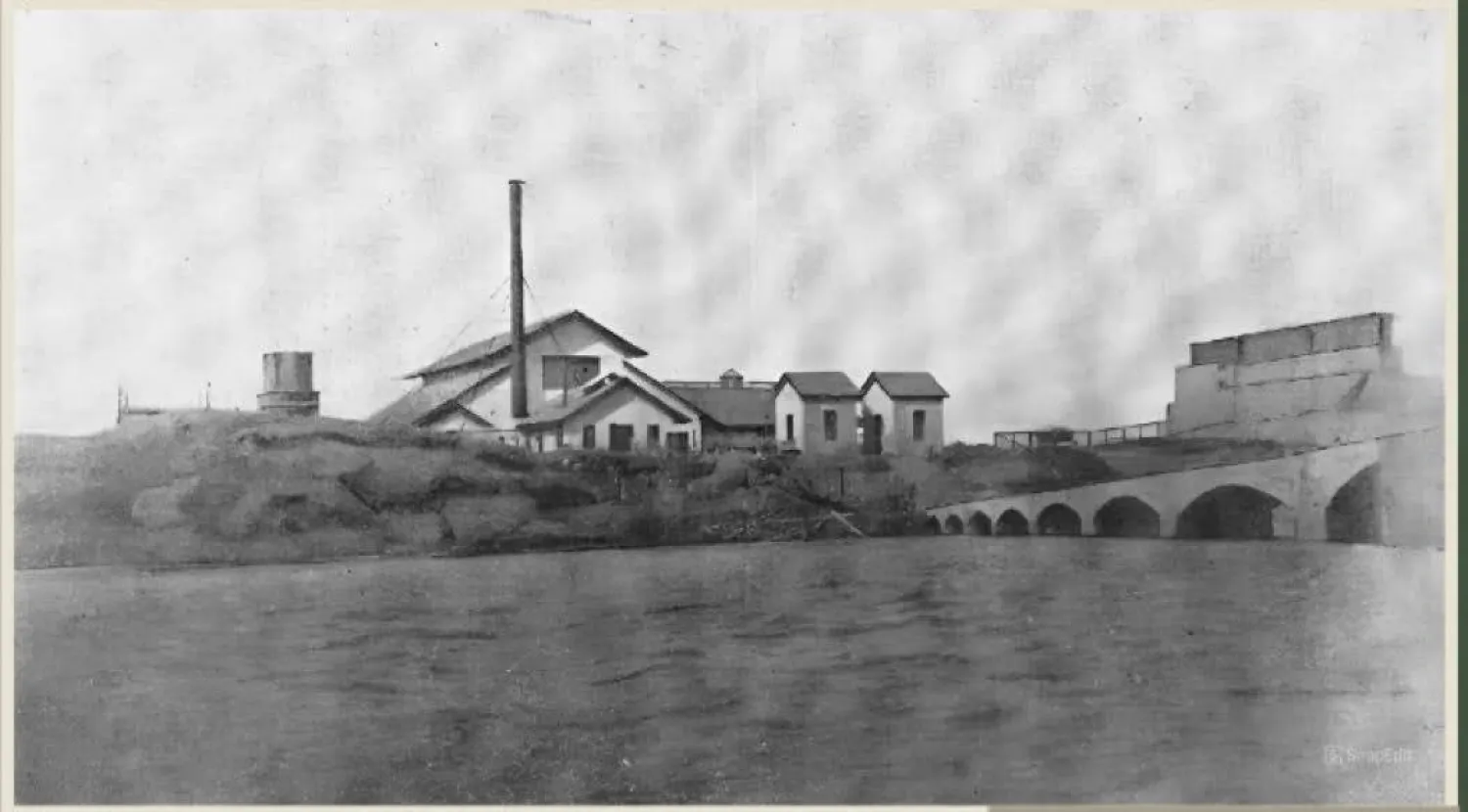 اختيرت كمران بموقعها الجغرافي ومينائها مكاناً لإقامة محجر كبير في البحر الأحمر (حساب الدارة على إكس)