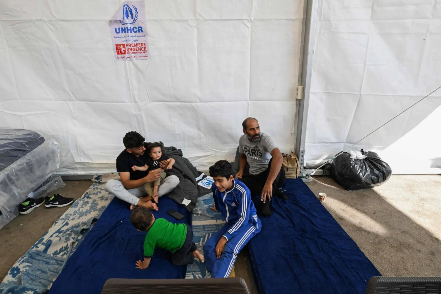 سوريون كانوا يعيشون في لبنان (رويترز)