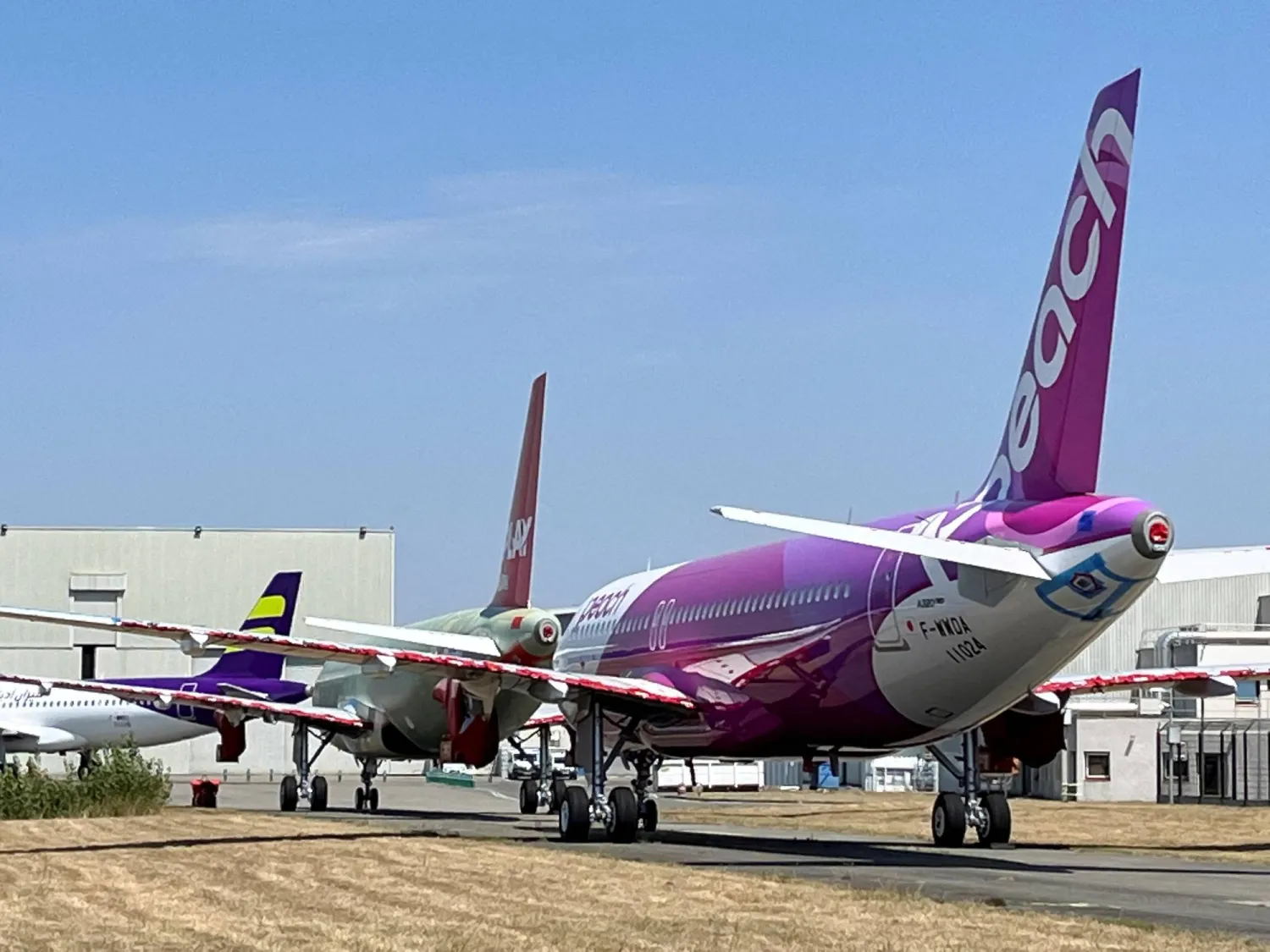 طائرات «إيرباص A320neo» غير مُسلّمة صُنعت من دون محركات بسبب نقص سلسلة التوريد (رويترز)