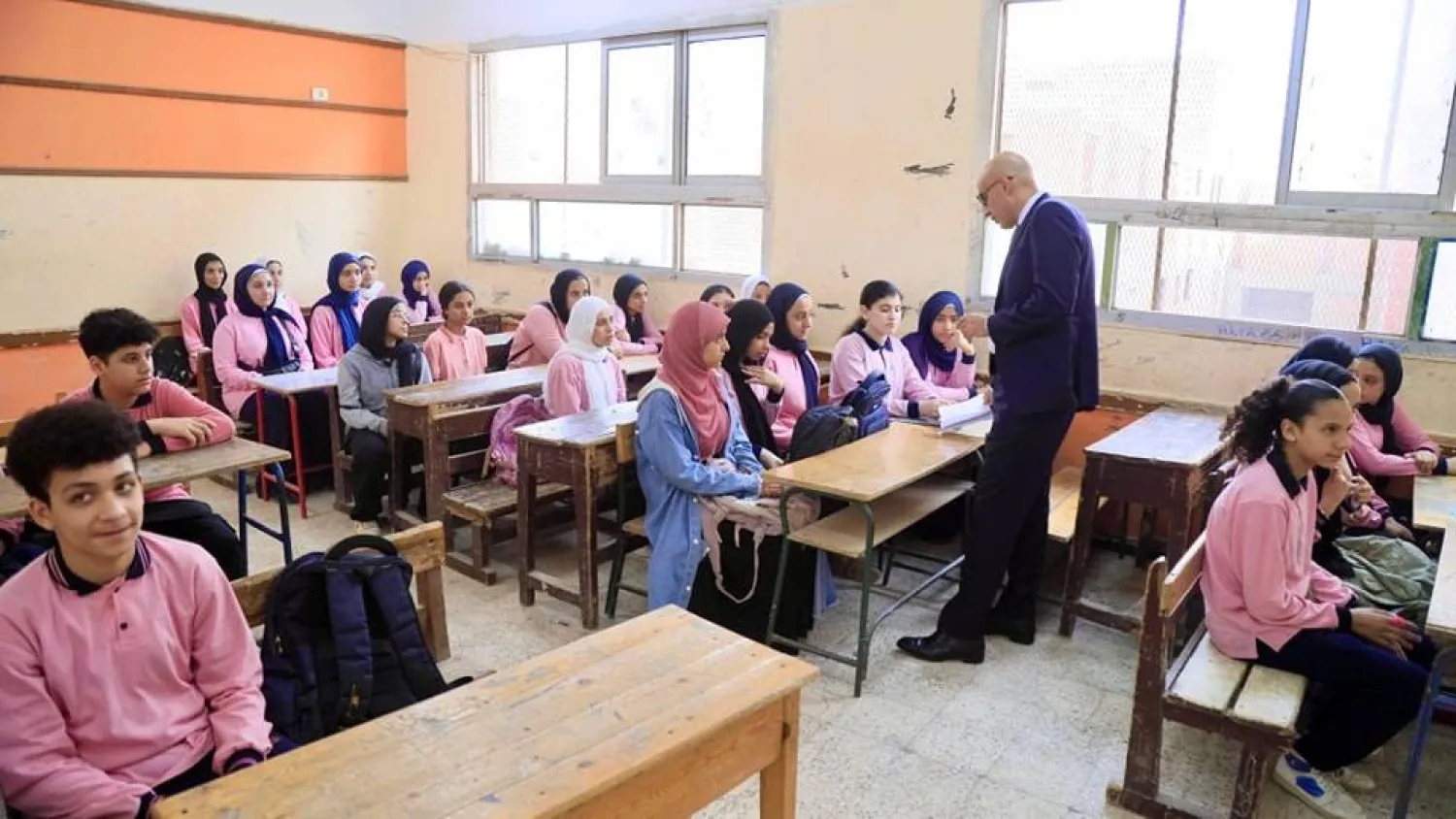 وزير التعليم المصري خلال تفقد أحد لجان الامتحان في مصر (وزارة التربية والتعليم)