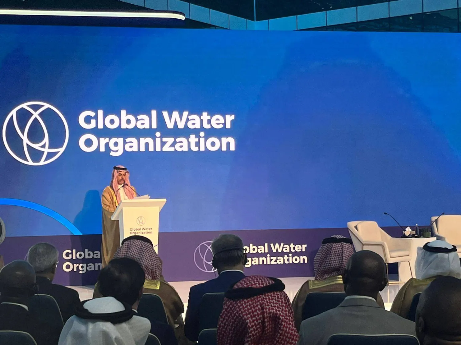 وزير الخارجية السعودي فيصل بن فرحان يتحدث خلال مراسم توقيع ميثاق المنظمة العالمية للمياه (الشرق الأوسط)