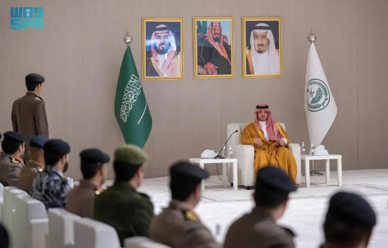 The Saudi Minister of Interior has met with Makkah Region's security leaders at the regional police headquarters in Jeddah Region. SPA