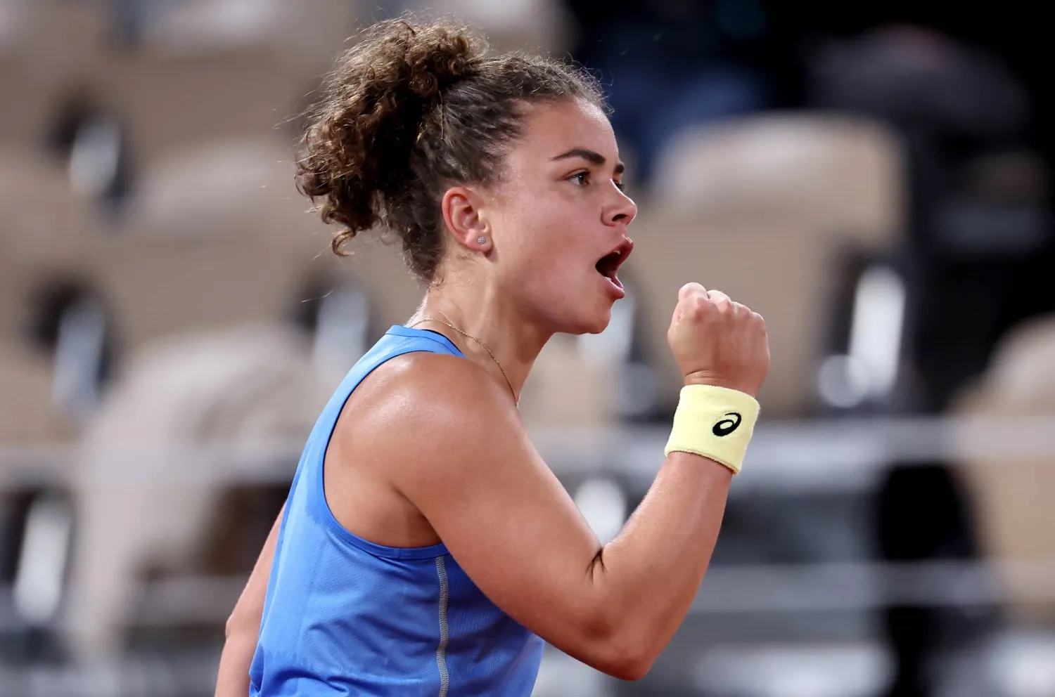 Jasmine Paolini of Italy celebrates a point during her Women's 2nd round match against Ajla Tomljanovic of Australia at the French Open Grand Slam tennis tournament at Roland Garros in Paris, France, 28 May 2025. EPA/CHRISTOPHE PETIT TESSON
