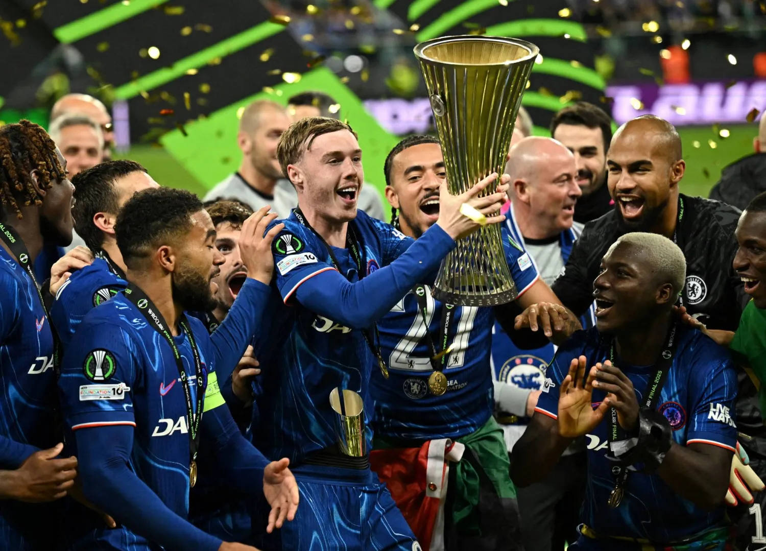 Soccer Football - Conference League - Final - Real Betis v Chelsea - Wroclaw Stadium, Wroclaw, Poland - May 28, 2025  Chelsea's Cole Palmer lifts the trophy as he celebrates with teammates after winning the Conference League REUTERS/Dylan Martinez 