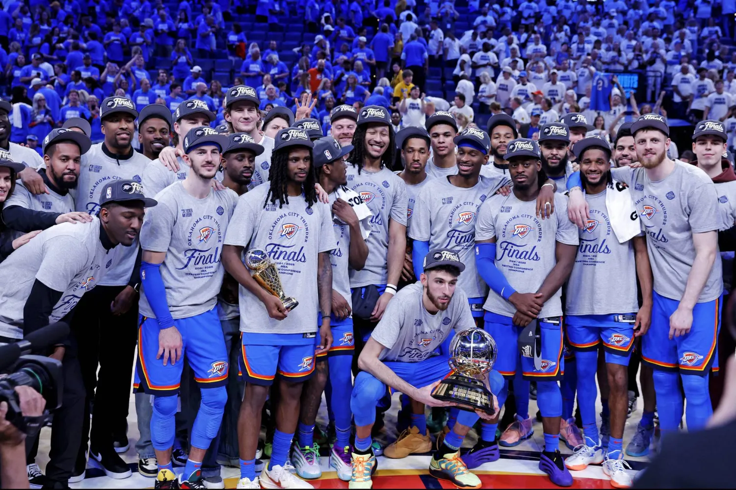 فرحة جماعية بالتأهل للنهائي (رويترز) 