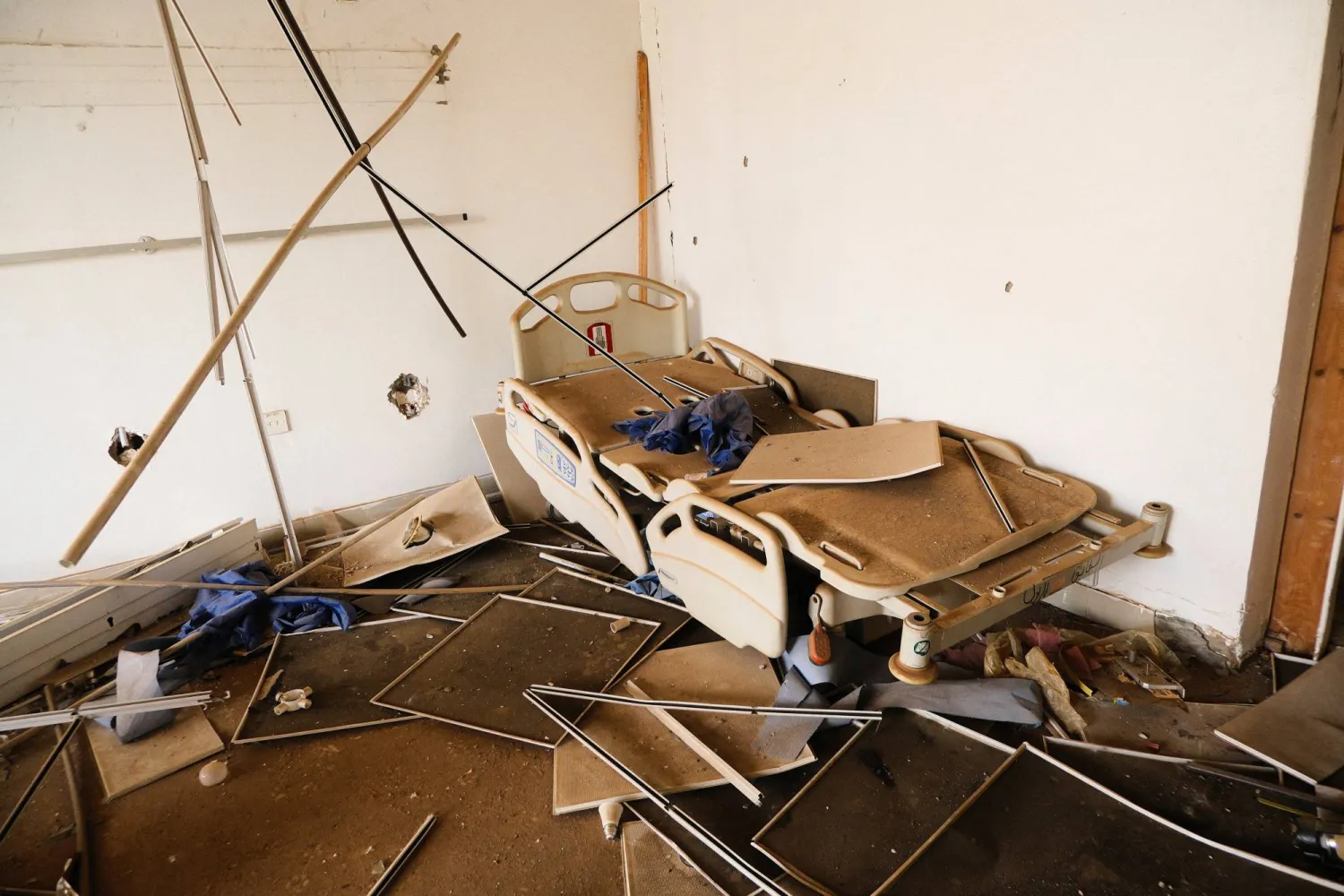 A view of a destroyed ward in Khartoum Hospital, which was destroyed after the Sudanese army deepened its control over Khartoum from the RSF, in Khartoum, Sudan April 26, 2025. REUTERS/El Tayeb Siddig