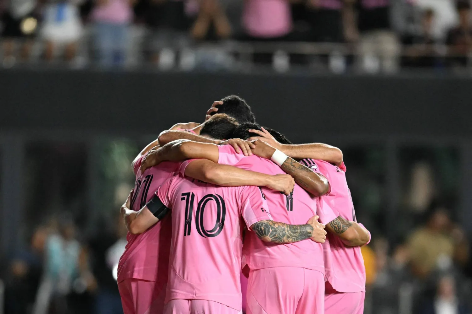 ثنائية ميسي وسواريز تسهم في فوز إنتر ميامي (أ.ف.ب)