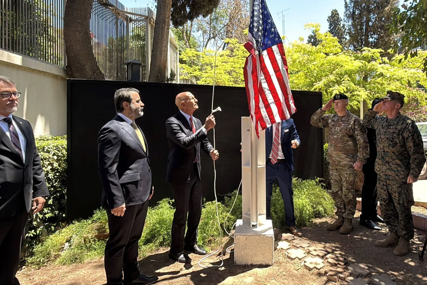 تُمثل زيارة برّاك إلى سوريا خطوة جديدة في التقارب بين البلدين بعد سقوط الرئيس السابق بشار الأسد (أ.ف.ب)