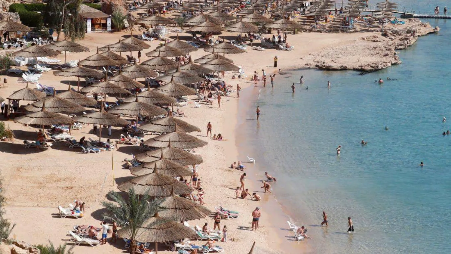 الشواطئ المصرية تجتذب آلاف السائحين (وزارة السياحة والآثار المصرية)