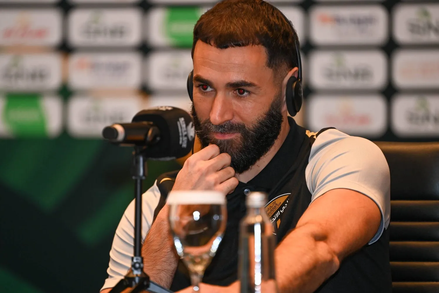 كريم بنزيمة قائد الاتحاد في المؤتمر الصحافي (تصوير: علي خمج) 