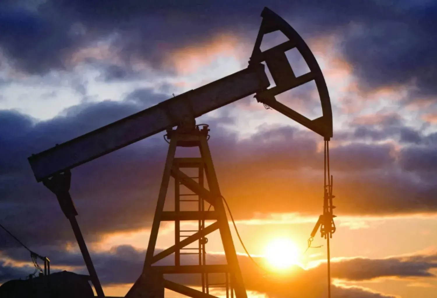 FILE PHOTO: A view shows an oil pump jack outside Almetyevsk in the Republic of Tatarstan, Russia, June 4, 2023. REUTERS/Alexander Manzyuk/File Photo
