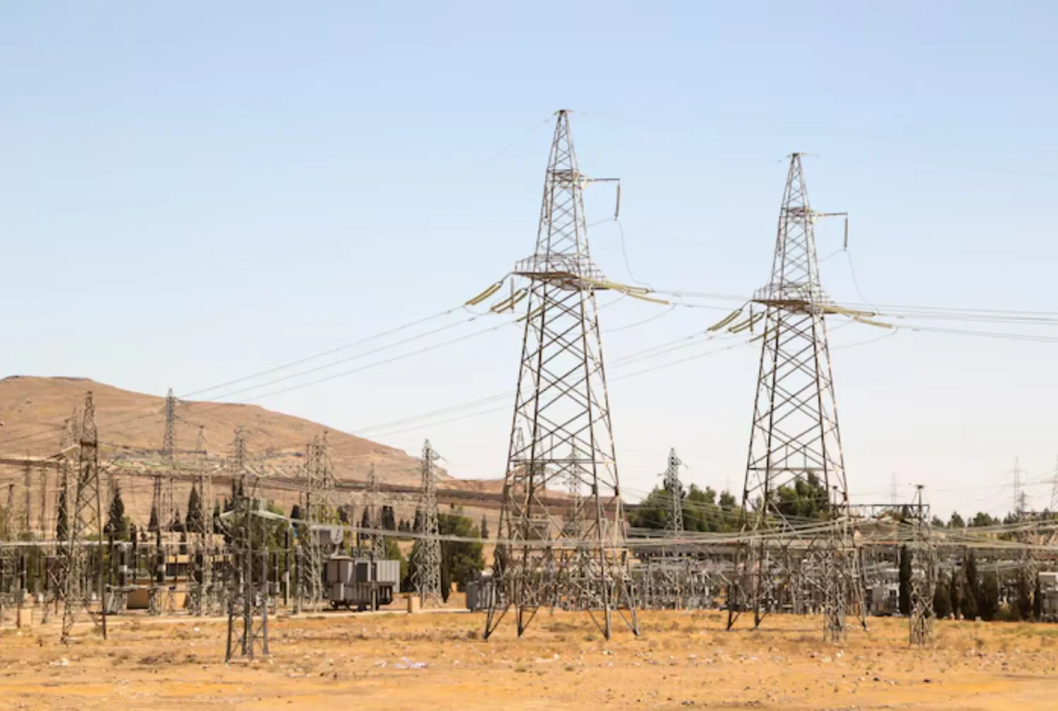 A view shows electricity pylons in Kiswah, Damascus suburbs, Syria September 8, 2021. Picture taken September 8, 2021. REUTERS/Yamam al Shaar/File Photo 