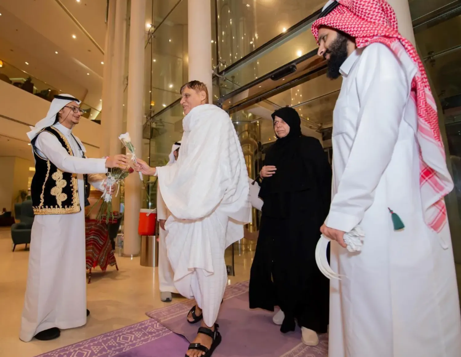 The second group of 1,053 pilgrims from 76 countries arrive to Saudi Arabia - SPA