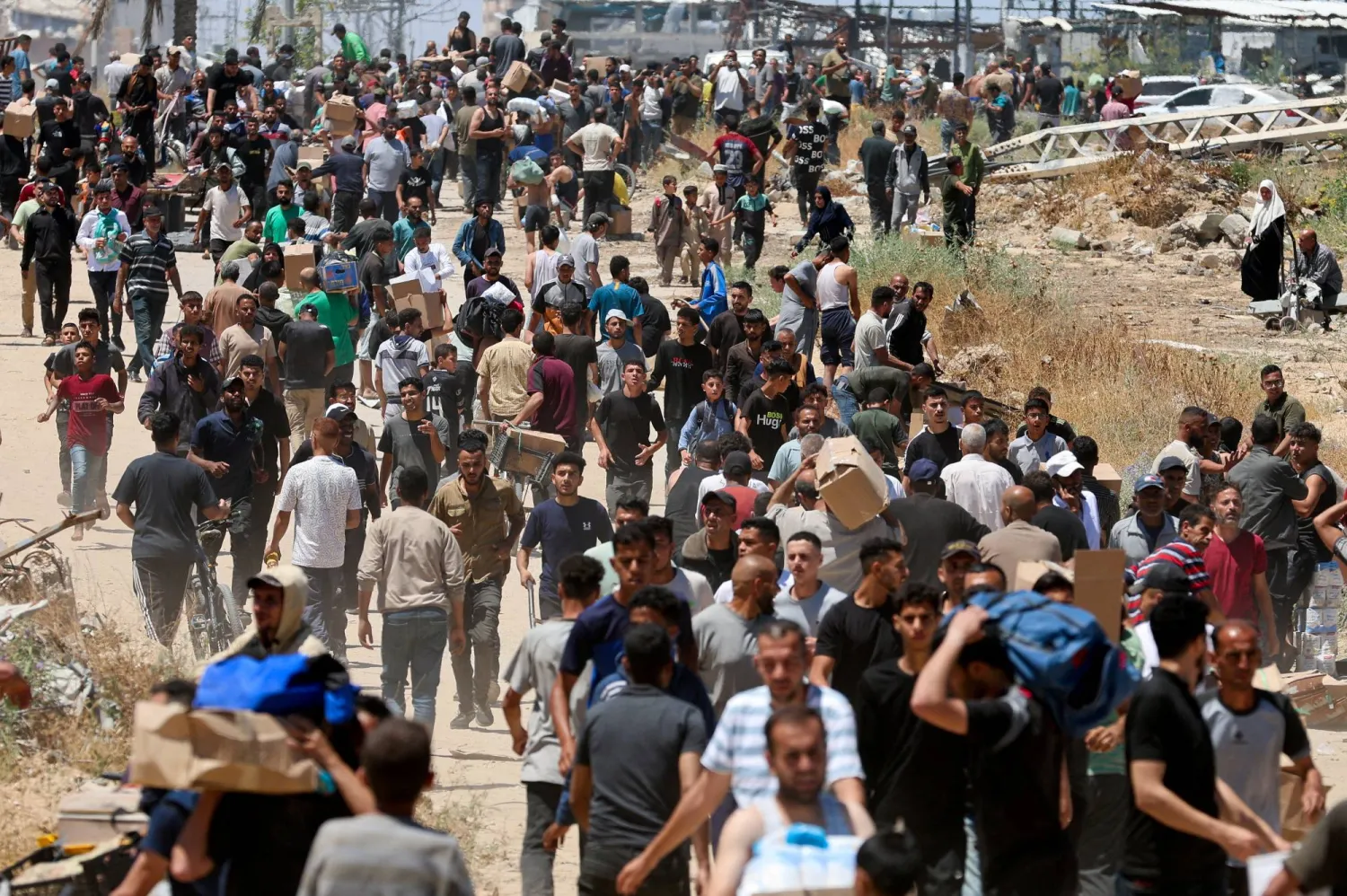 فوضى المساعدات في غزة... معاناة وسرقات و«إذلال متعمد»
