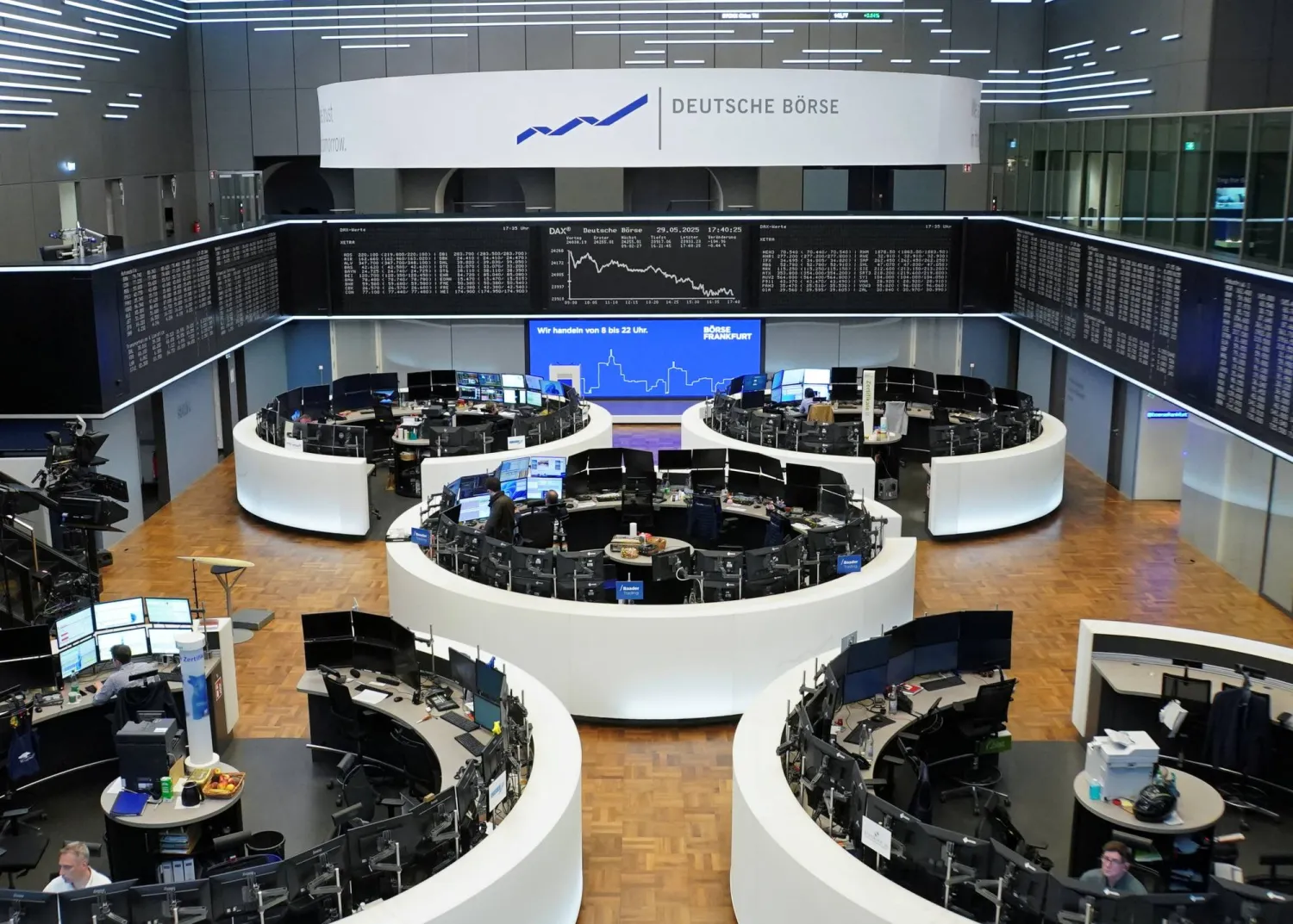 رسم بياني لمؤشر أسعار الأسهم الألماني «داكس» في بورصة فرنكفورت (رويترز)