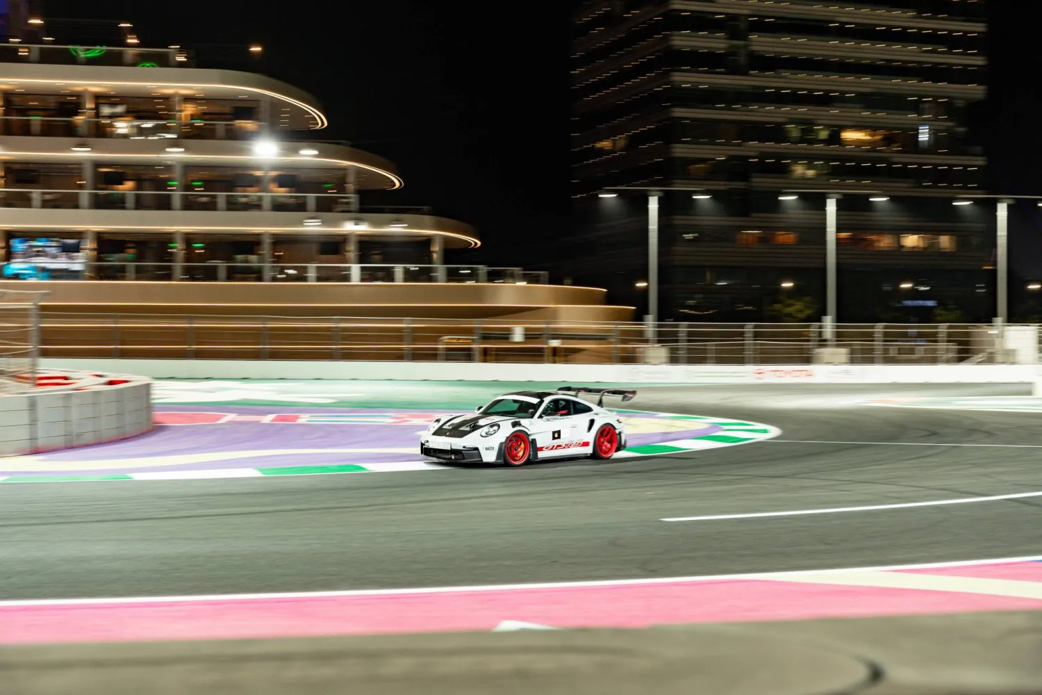 تقام البطولة على حلبة كورنيش جدة (الشرق الأوسط)