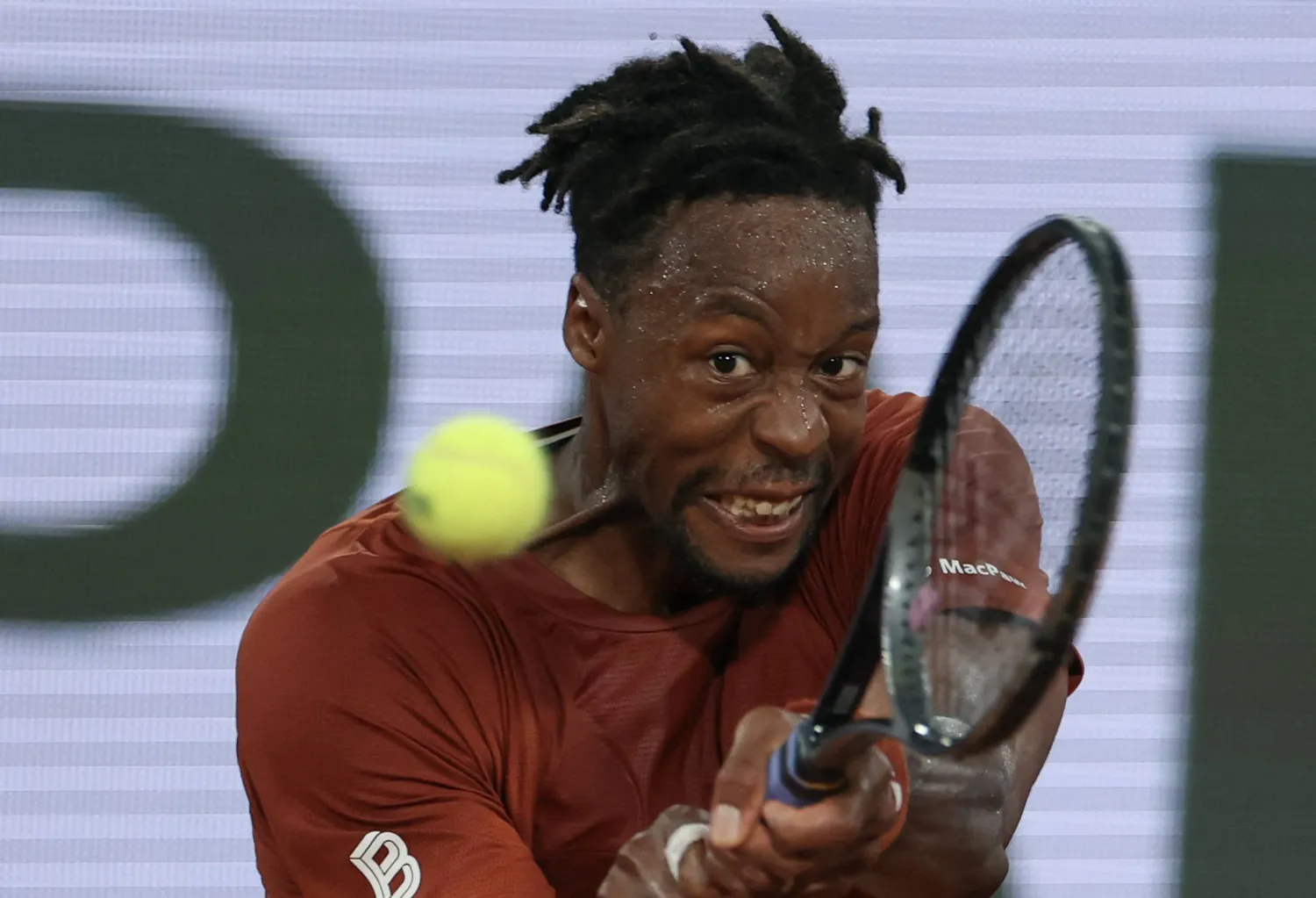 غايل مونفيس ودّع «رولان غاروس» مبكراً (أ.ف.ب)