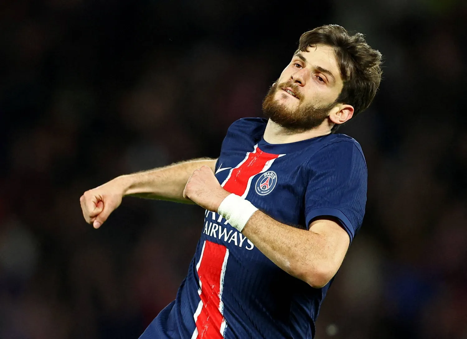 الجناح الجورجي خفيتشا كفاراتسخيليا (رويترز)