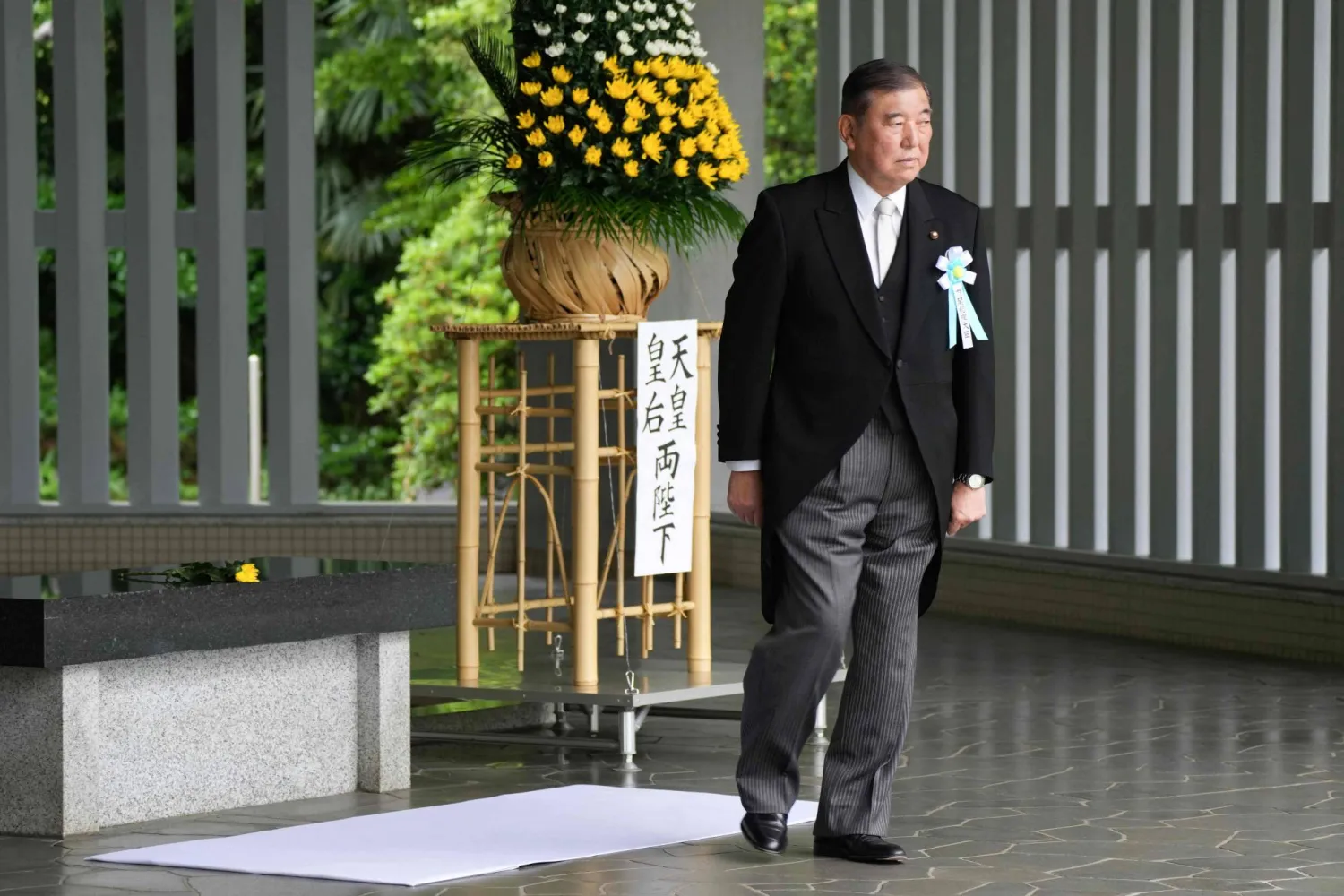 رئيس الوزراء الياباني شيغيرو إيشيبا في مناسبة قومية سابقة بالعاصمة طوكيو (أ.ف.ب)