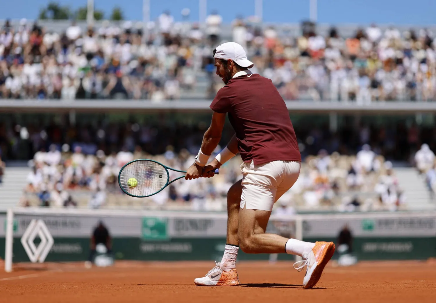 «رولان غاروس» تستعد لسبت غير معتاد مع نهائي دوري الأبطال (رويترز)