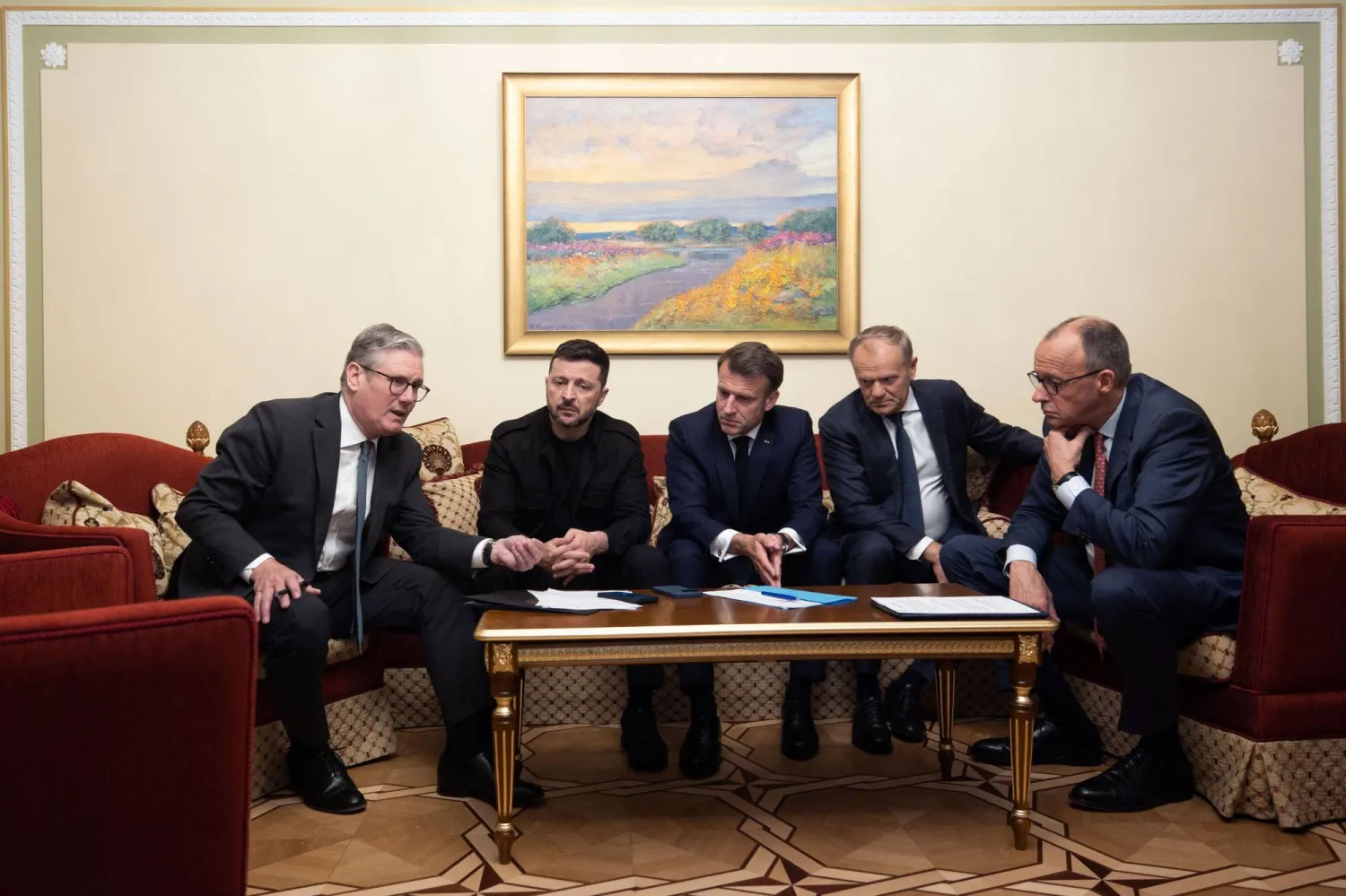 قادة فرنسا وأوكرانيا وبريطانيا وبولندا وألمانيا خلال الاتصال الهاتفي بالرئيس الأميركي يوم 10 مايو (أ.ف.ب)