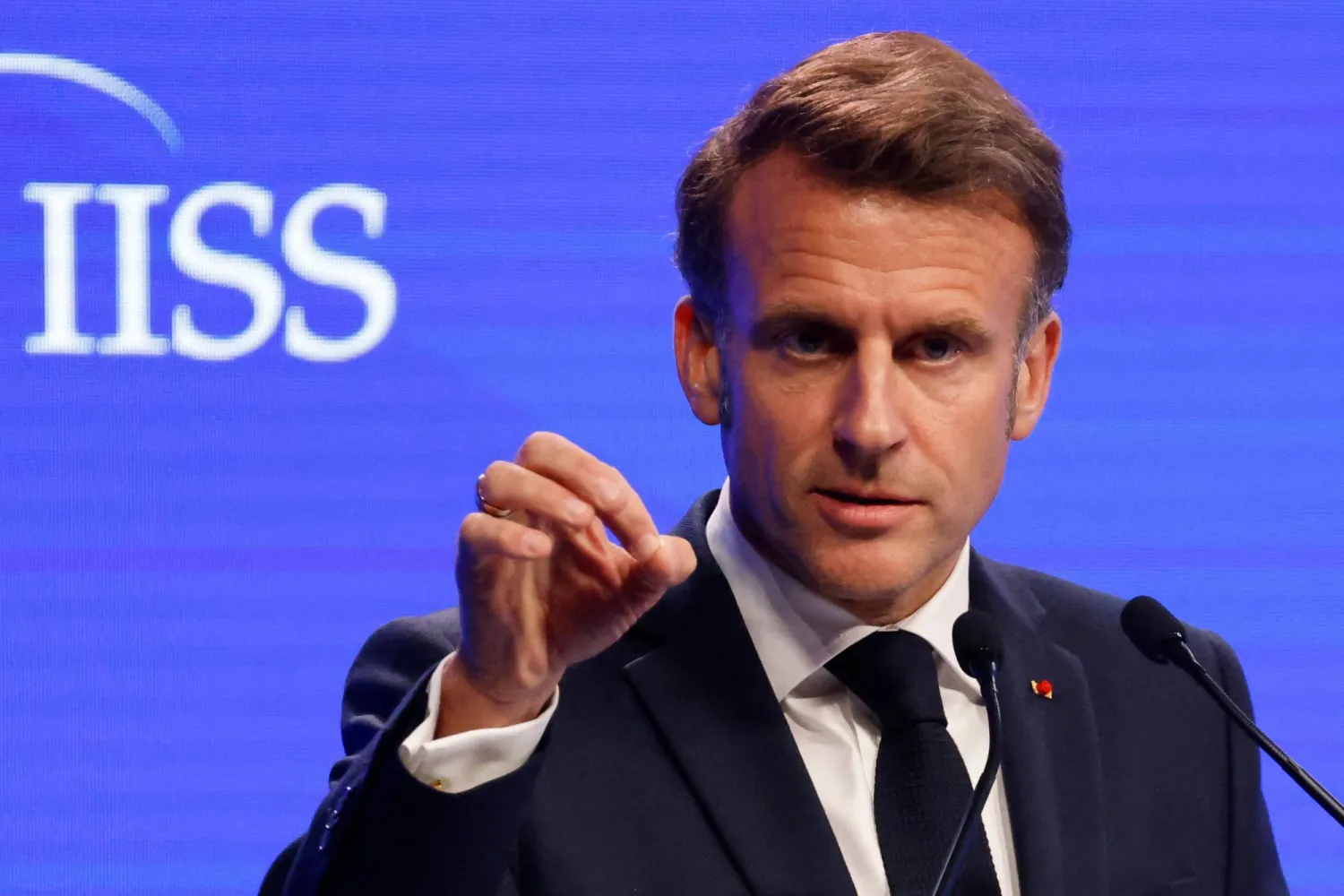 الرئيس الفرنسي إيمانويل ماكرون خلال إلقاء كلمة في منتدى شانغريلا الدفاعي بسنغافورة (أ.ف.ب)