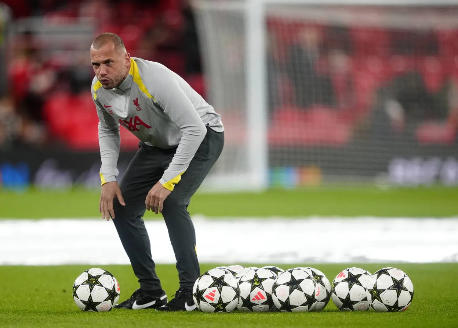 جون هيتينغا سيتولى تدريب أياكس أمستردام (د.ب.أ)