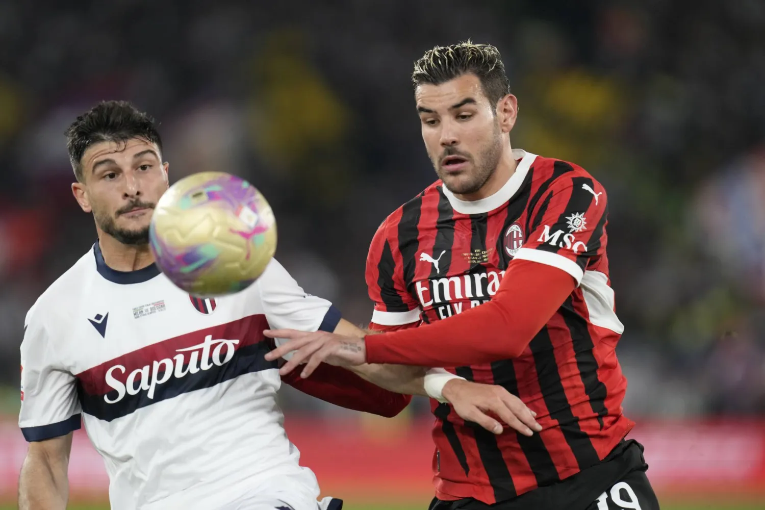 قائد ميلان الإيطالي الفرنسي ثيو هيرنانديز (أ.ب)