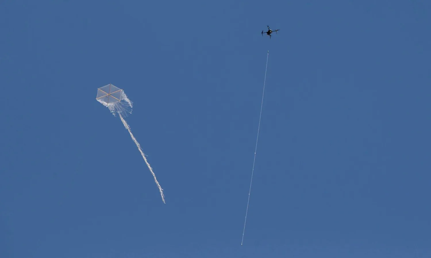 إطلاق صفارات الإنذار للتحذير من تسلل طائرة معادية في منطقة شمير (رويترز)