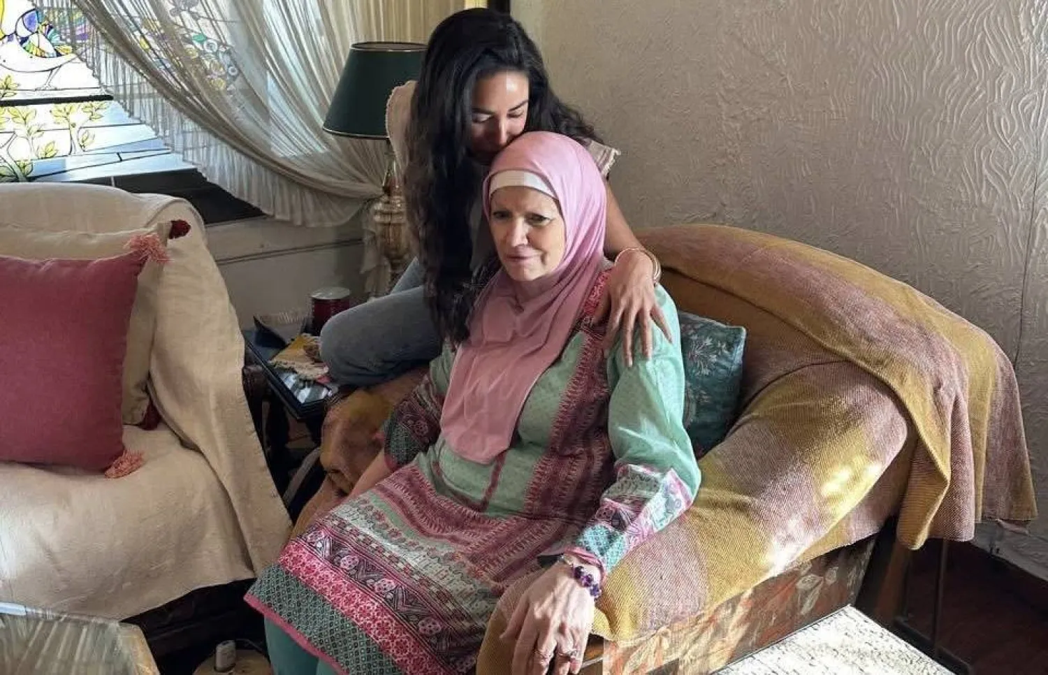 مشيرة إسماعيل وآية سماحة (حساب نقابة المهن التمثيلية بموقع «فيسبوك»)