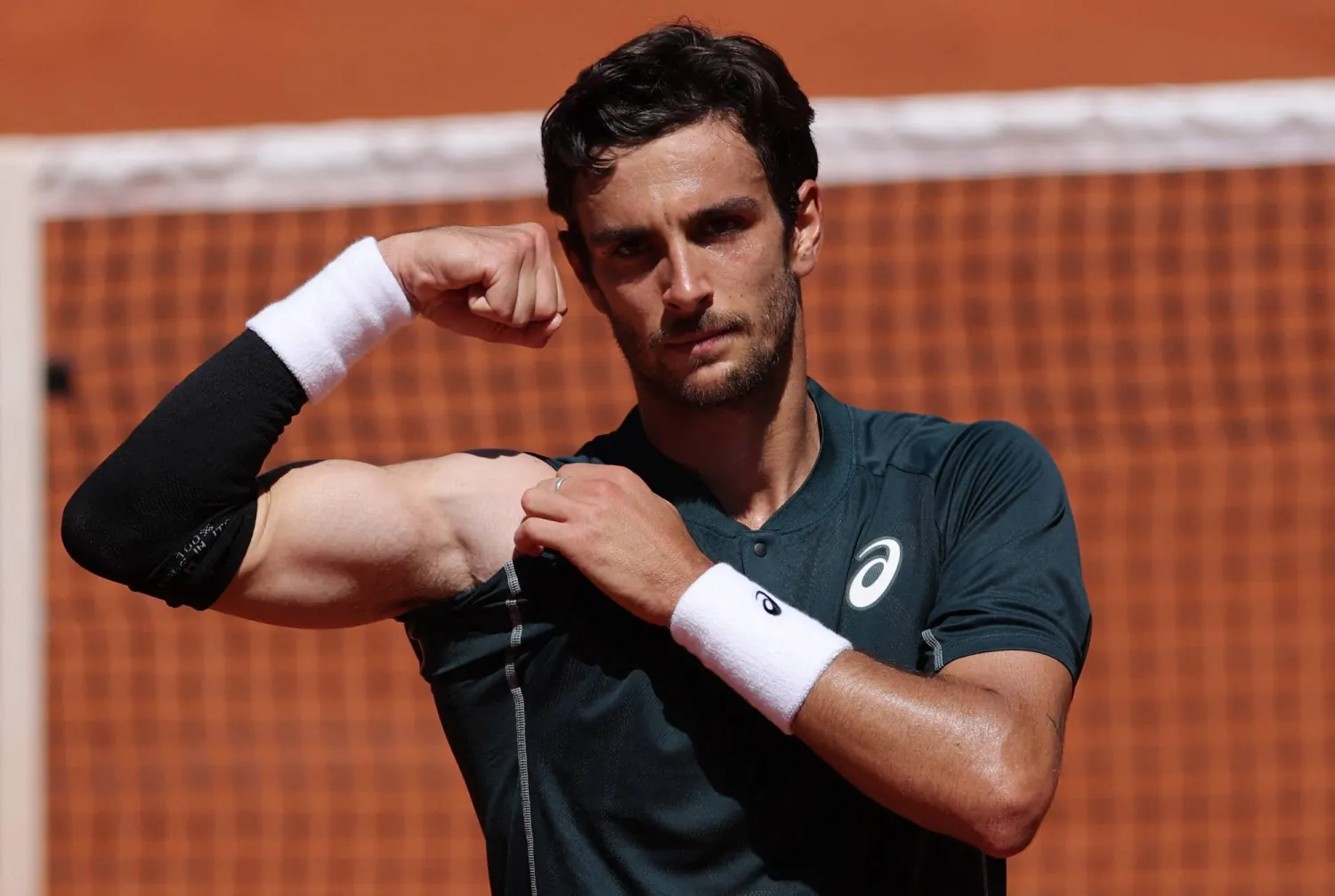 لورنزو موزيتي يتألق في باريس (رويترز)