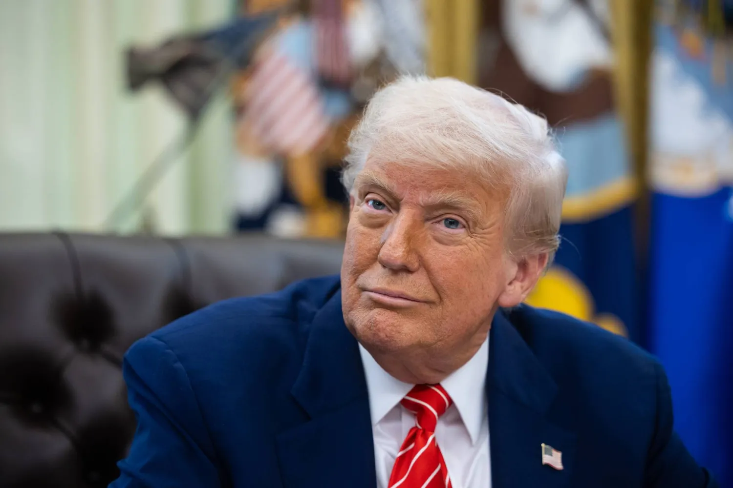 الرئيس الأميركي دونالد ترمب في مكتبه البيضاوي في البيت الأبيض (إ.ب.أ)