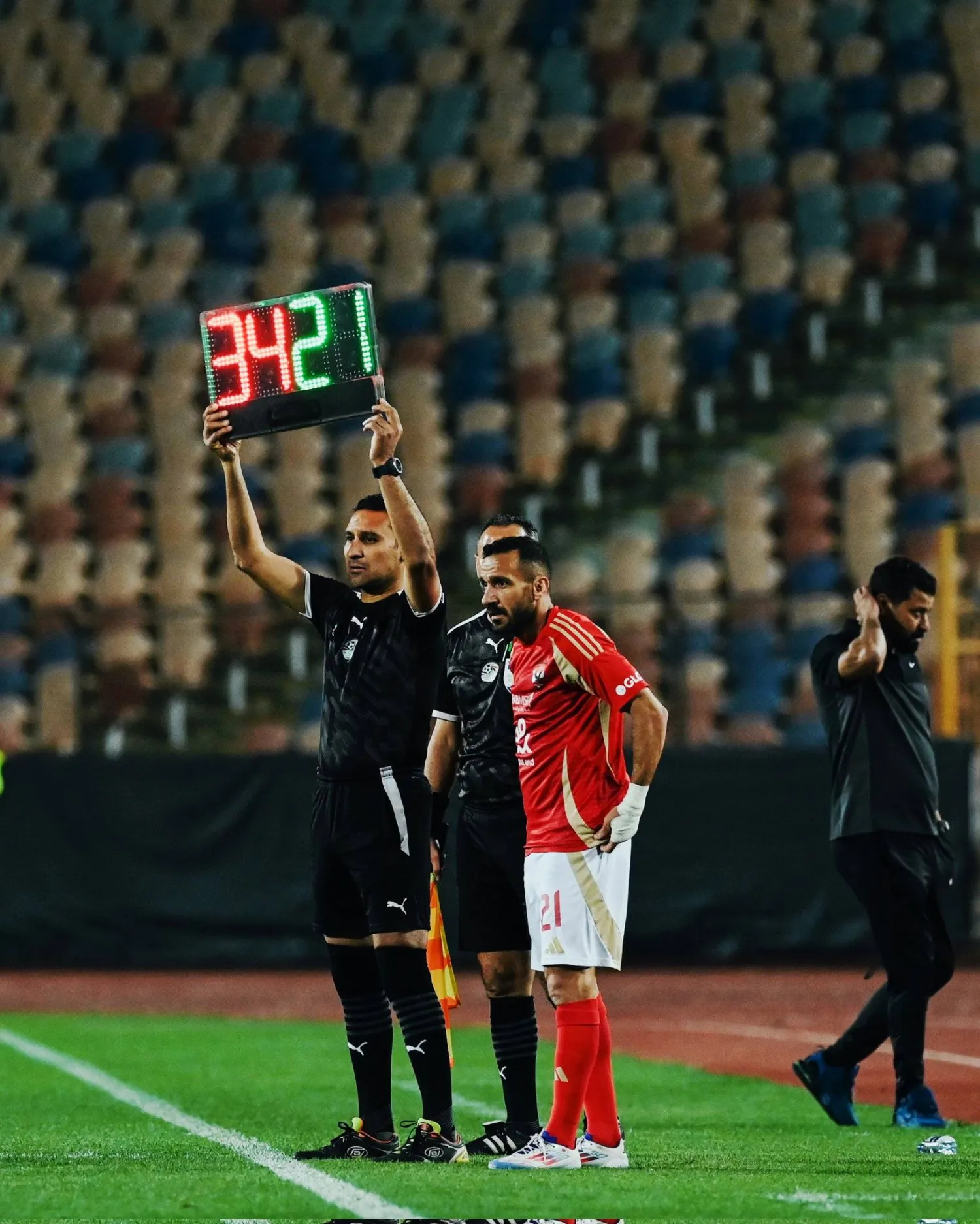 علي معلول خرج رسمياً من الأهلي (النادي الأهلي)