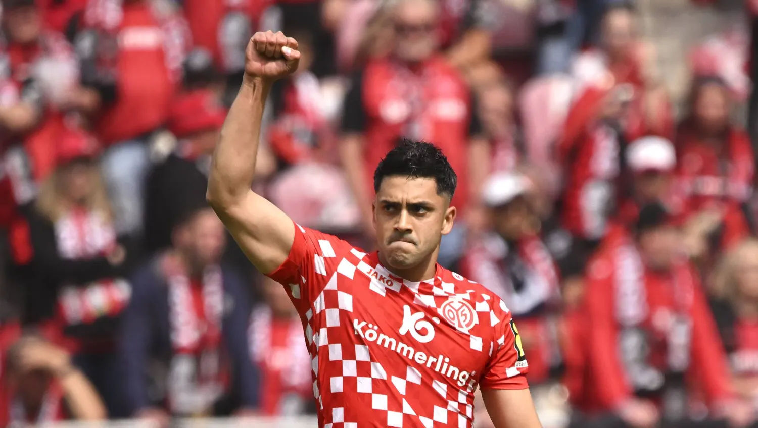 نديم أميري لاعب ماينز يغيب عن معسكر المانشافت (أ.ب)