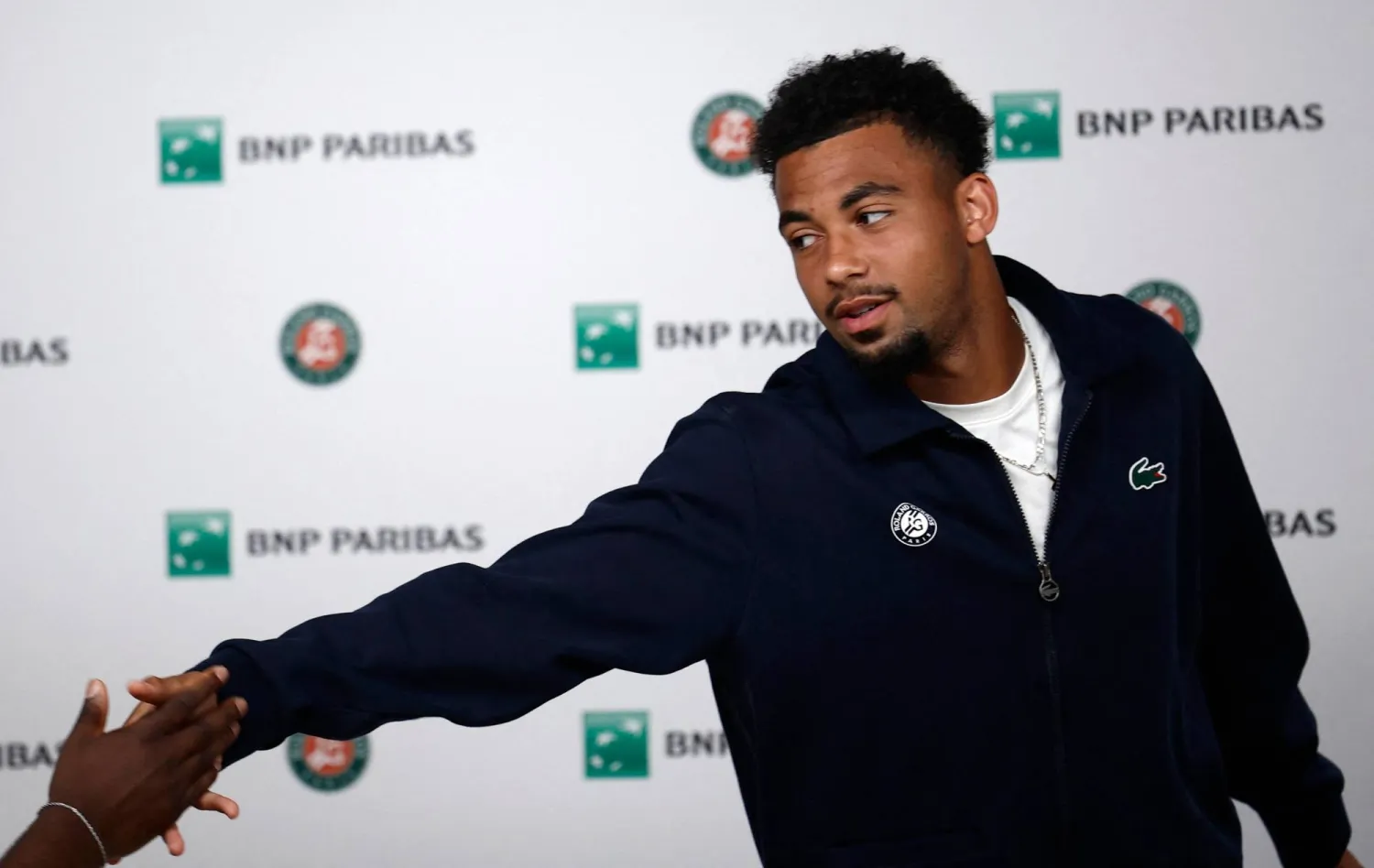 الفرنسي آرثر فيلز انسحب من «رولان غاروس» للإصابة (أ.ف.ب)