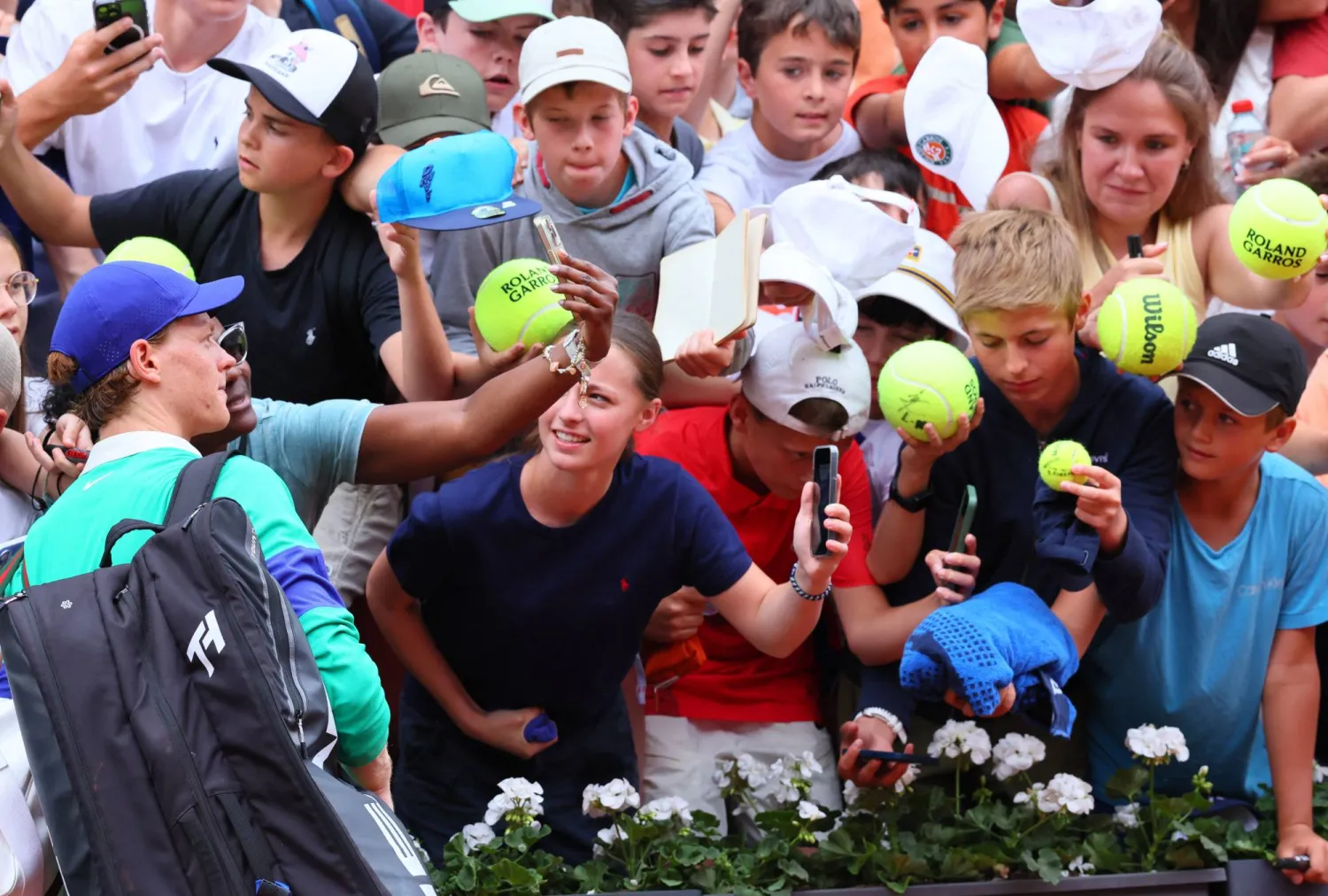 الإيطالي يانيك سينر يحيي جماهير «رولان غاروس» (رويترز)