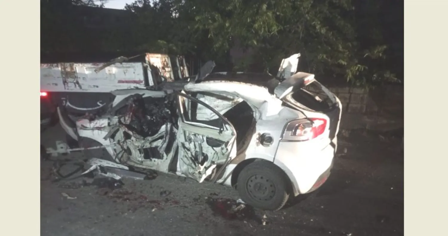 السيارة المستهدفة في غارة إسرائيلية بدير الزهراني أدت إلى مقتل شخص (الوكالة الوطنية للإعلام)