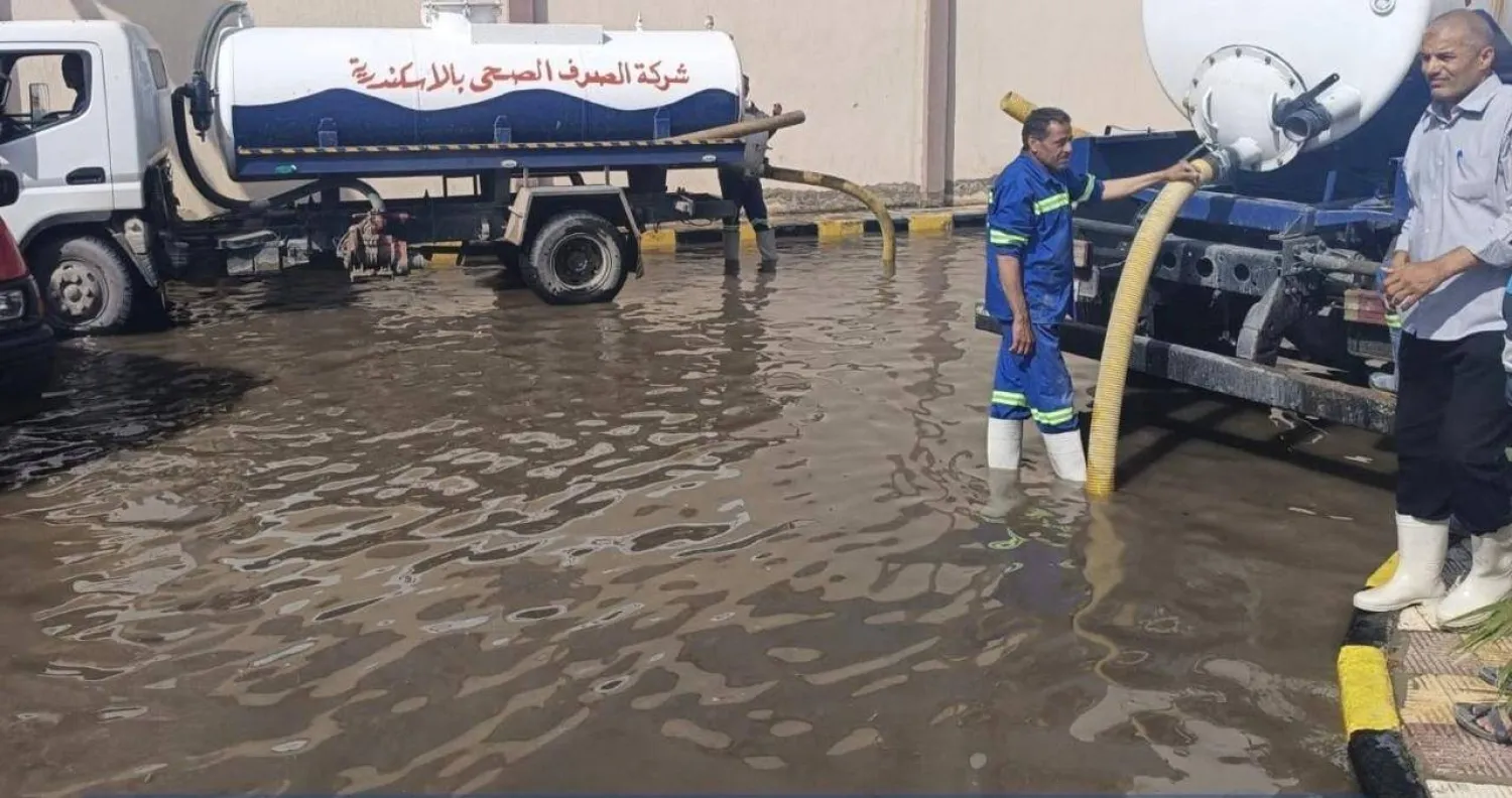 جانب من عمليات رفع مياه الأمطار في الإسكندرية (محافظة الإسكندرية)