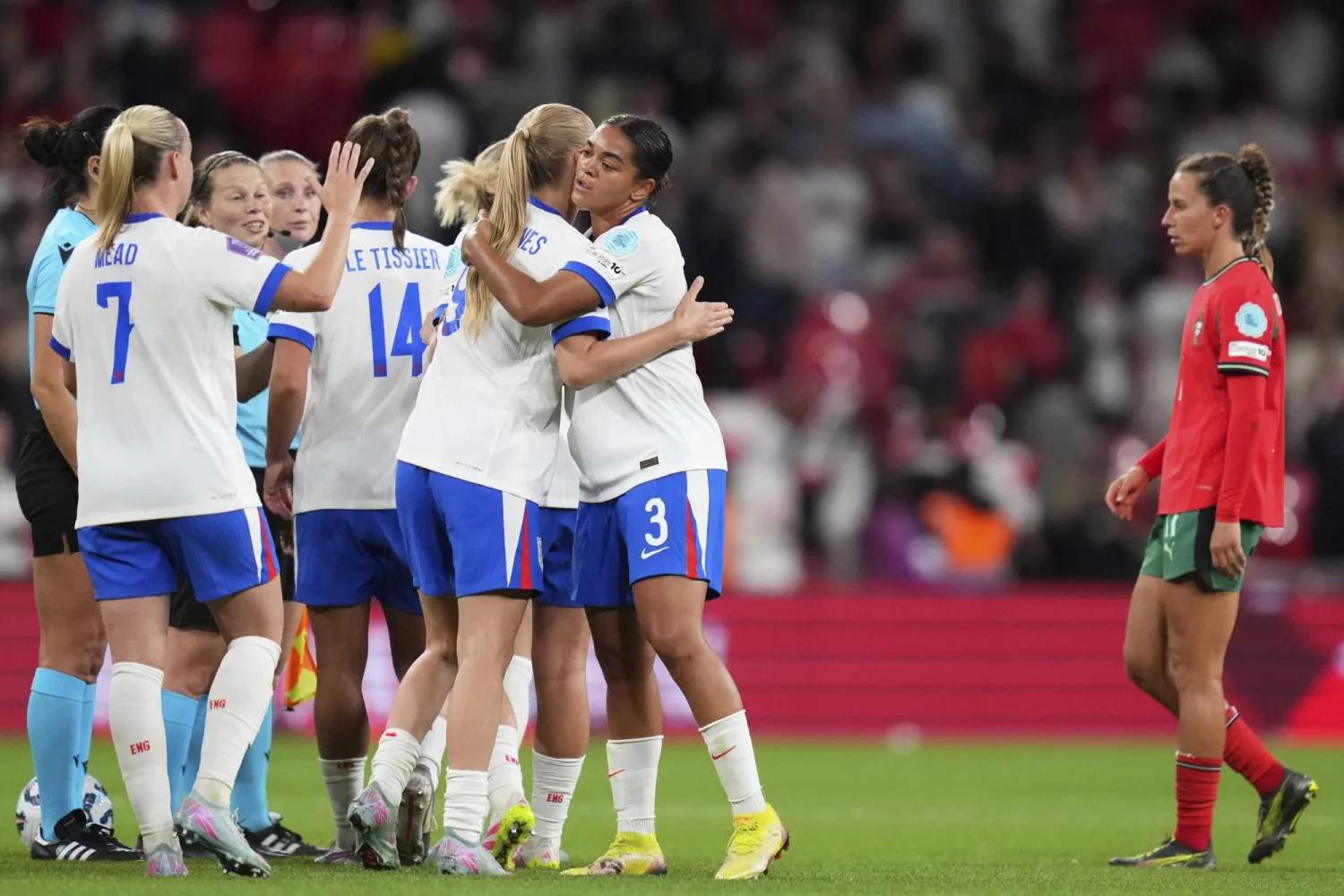 اللقاء جاء في توقيت حساس بعد اعتزال الحارسة ماري إيربس