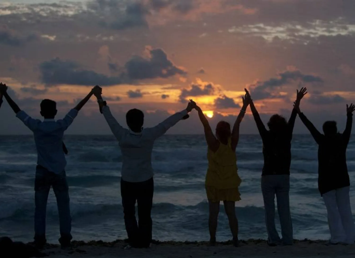 الثقة بنفسك وبالآخرين تُمهّد لك الطريق نحو الرضا (رويترز)