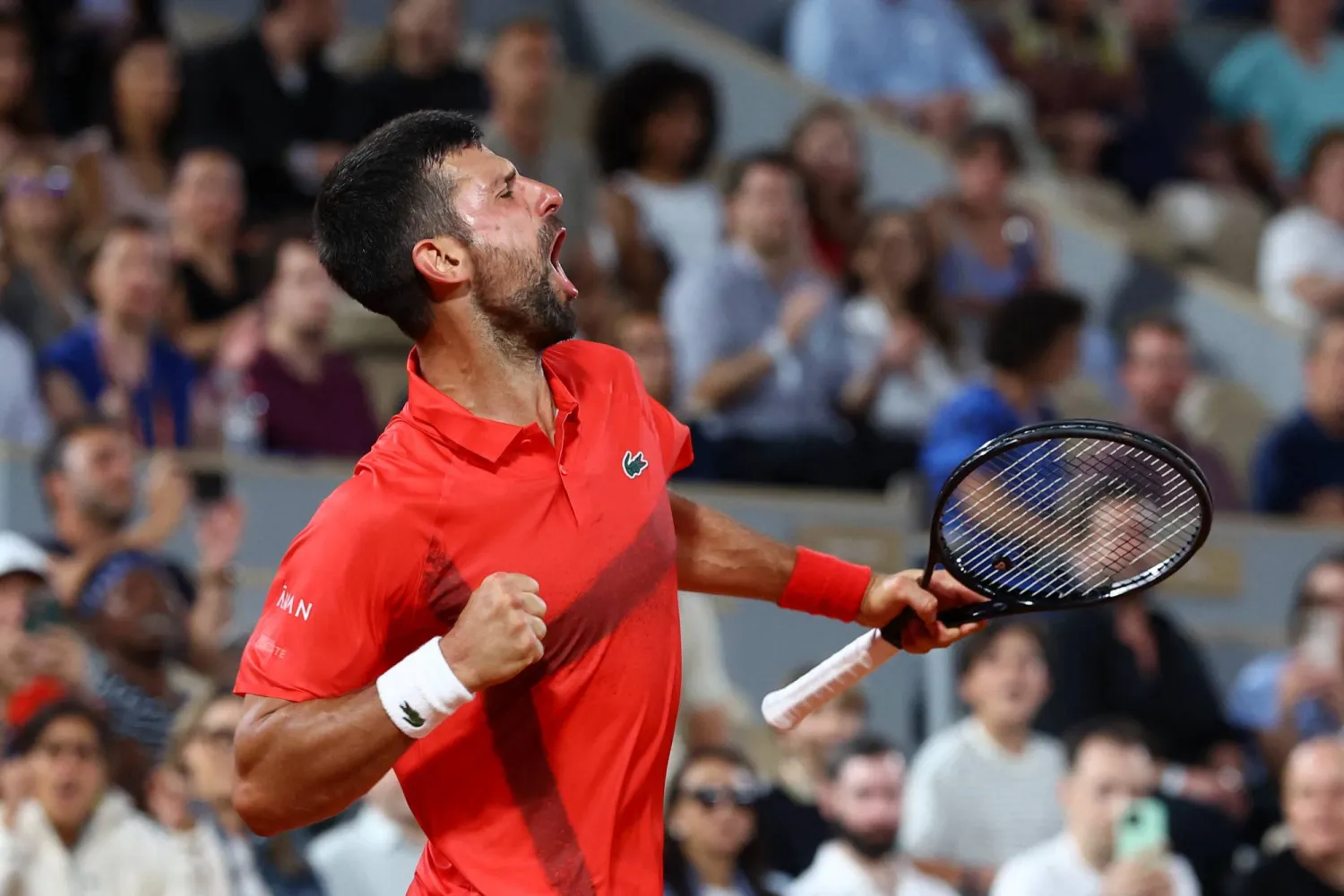 نوفاك محتفلا بالفوز في المواجهة (رويترز)