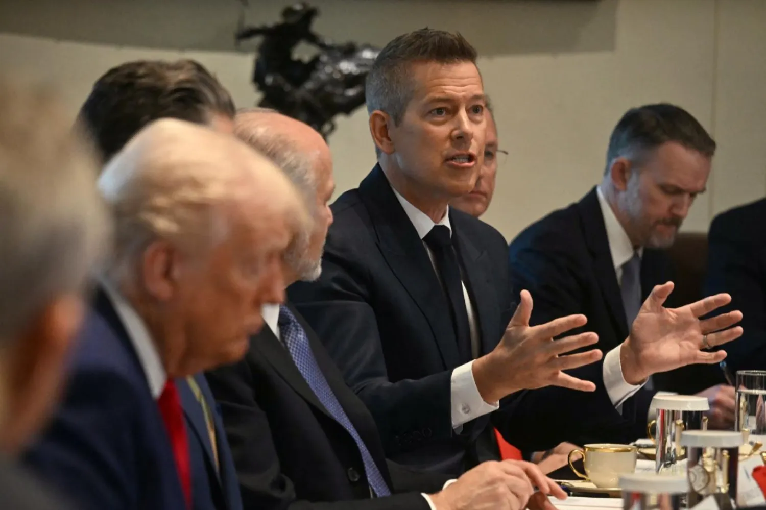 Ulaştırma Bakanı Sean Duffy, ABD'nin yeni bir hava trafik kontrol sistemi oluşturmak için harekete geçmemesi halinde can kayıplarının yaşanabileceğini söyledi (AFP)