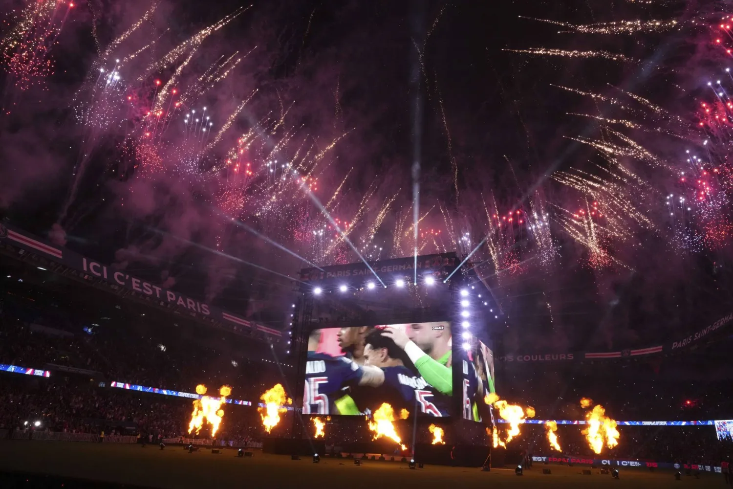 ملعب النهائي الأوروبي كما بدا بعد فوز سان جيرمان باللقب (أ.ب)