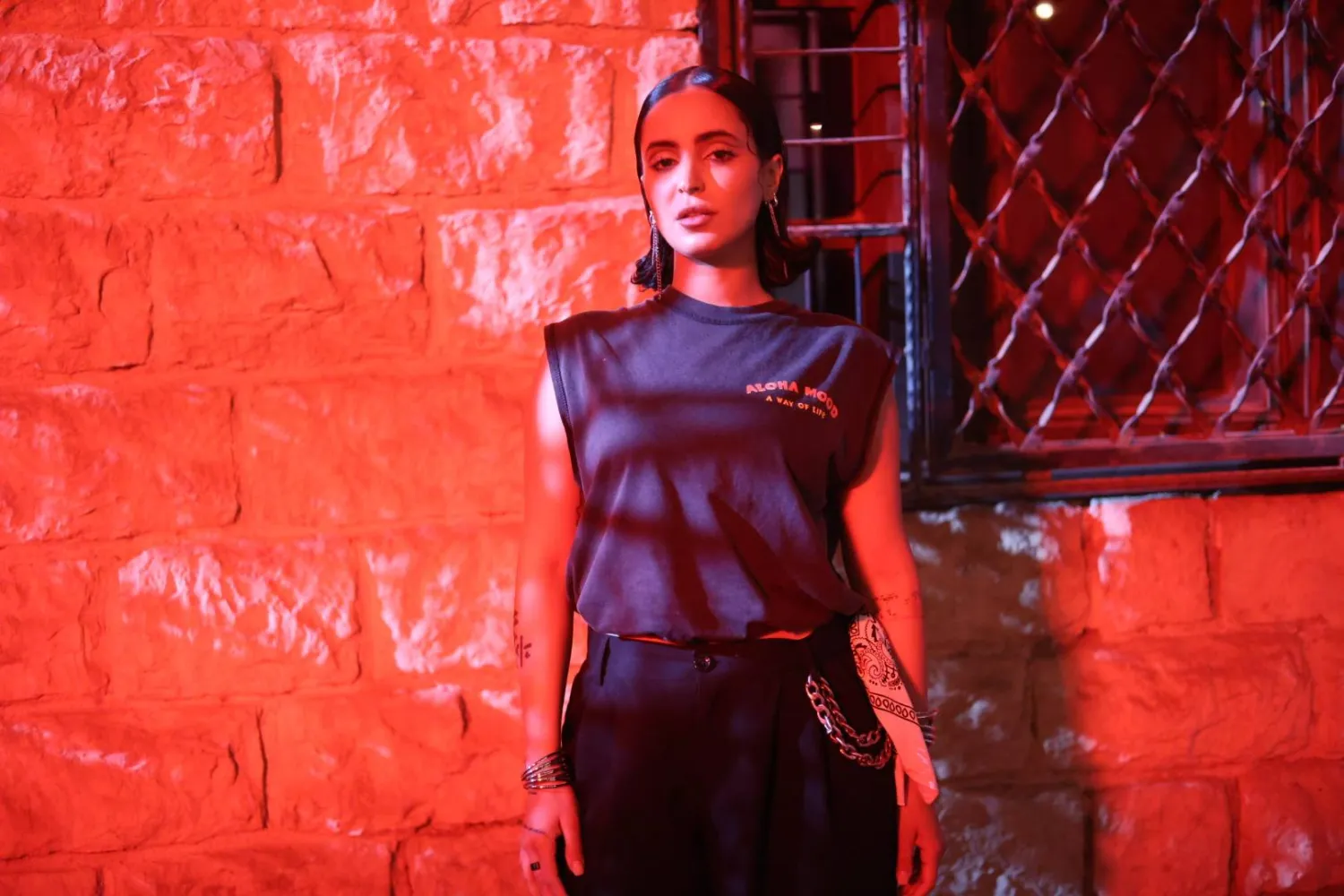 تخوض أضواء أولى تجاربها التلفزيونية وتقدم خلالها شخصية فتاة نجدية (الشرق الأوسط)