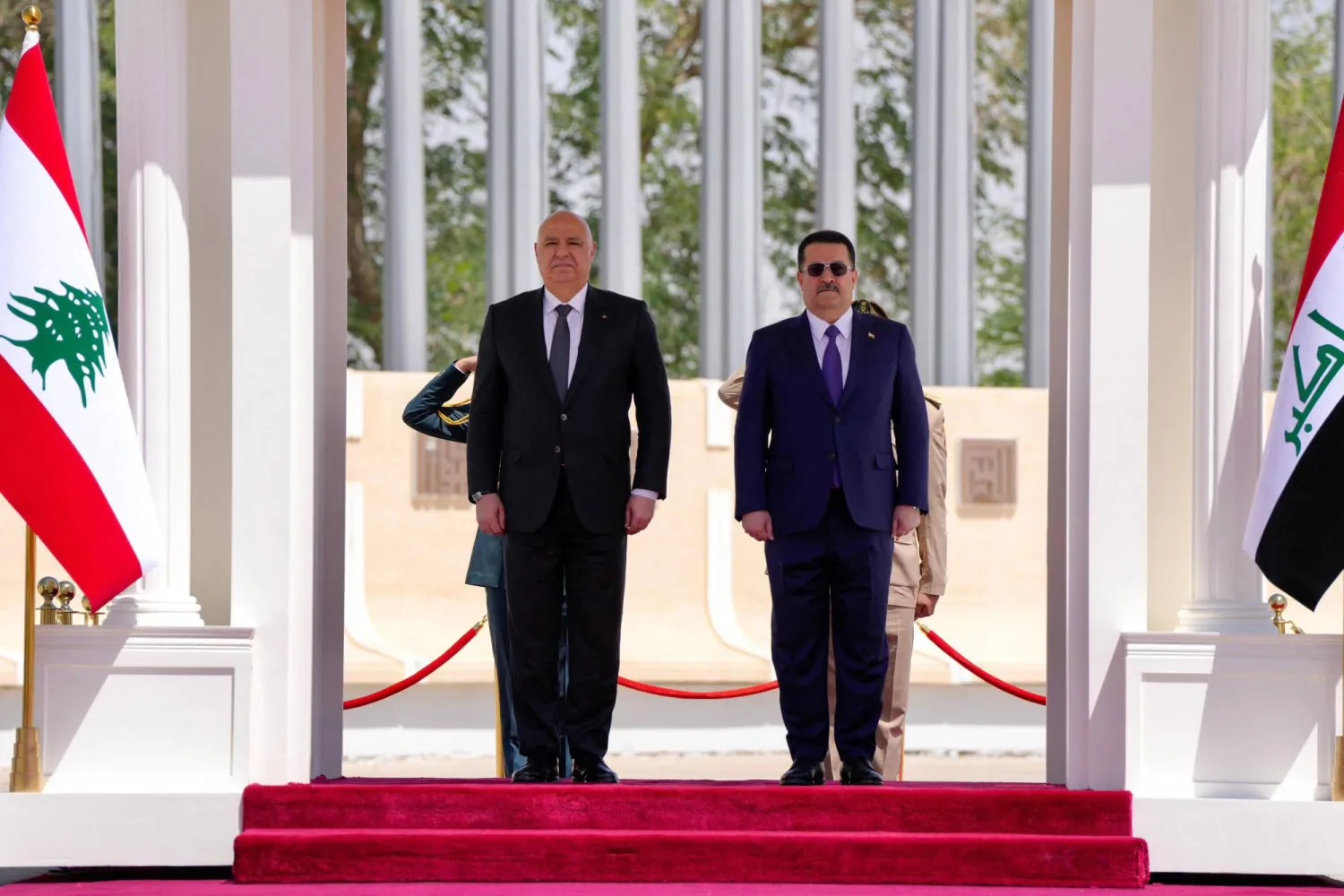 من الاستقبال الرسمي للرئيس اللبناني في مطار بغداد الدولي (أ.ف.ب)